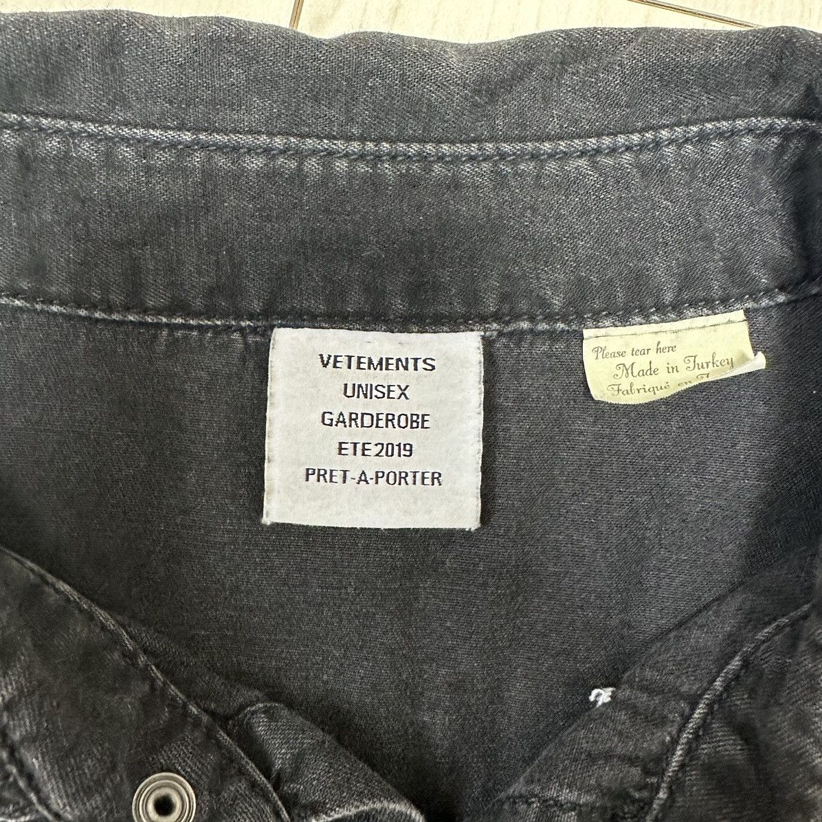 Vetements Vetements SS19 Shirt Size US S / EU 44-46 / 1 - 5 Thumbnail