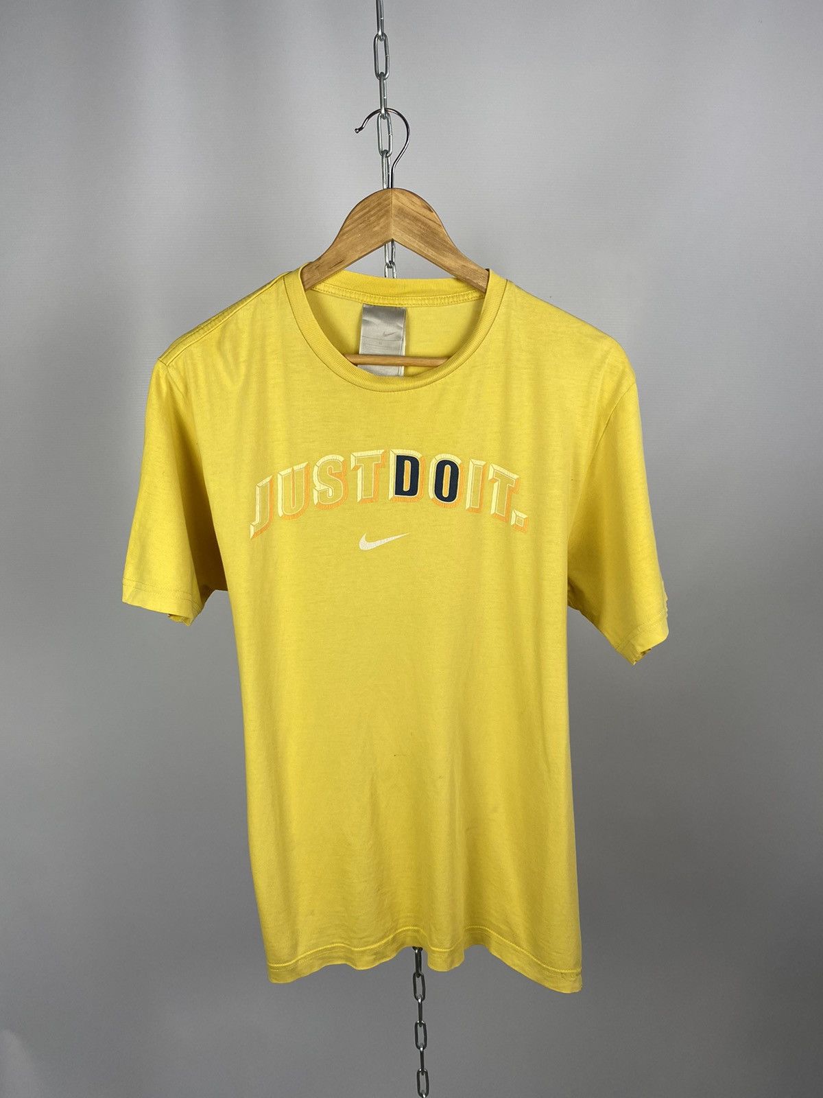 Other Nike T-shirt vintage streetwear yellow size M Size US M / EU 48-50 / 2 - 1 Thumbnail