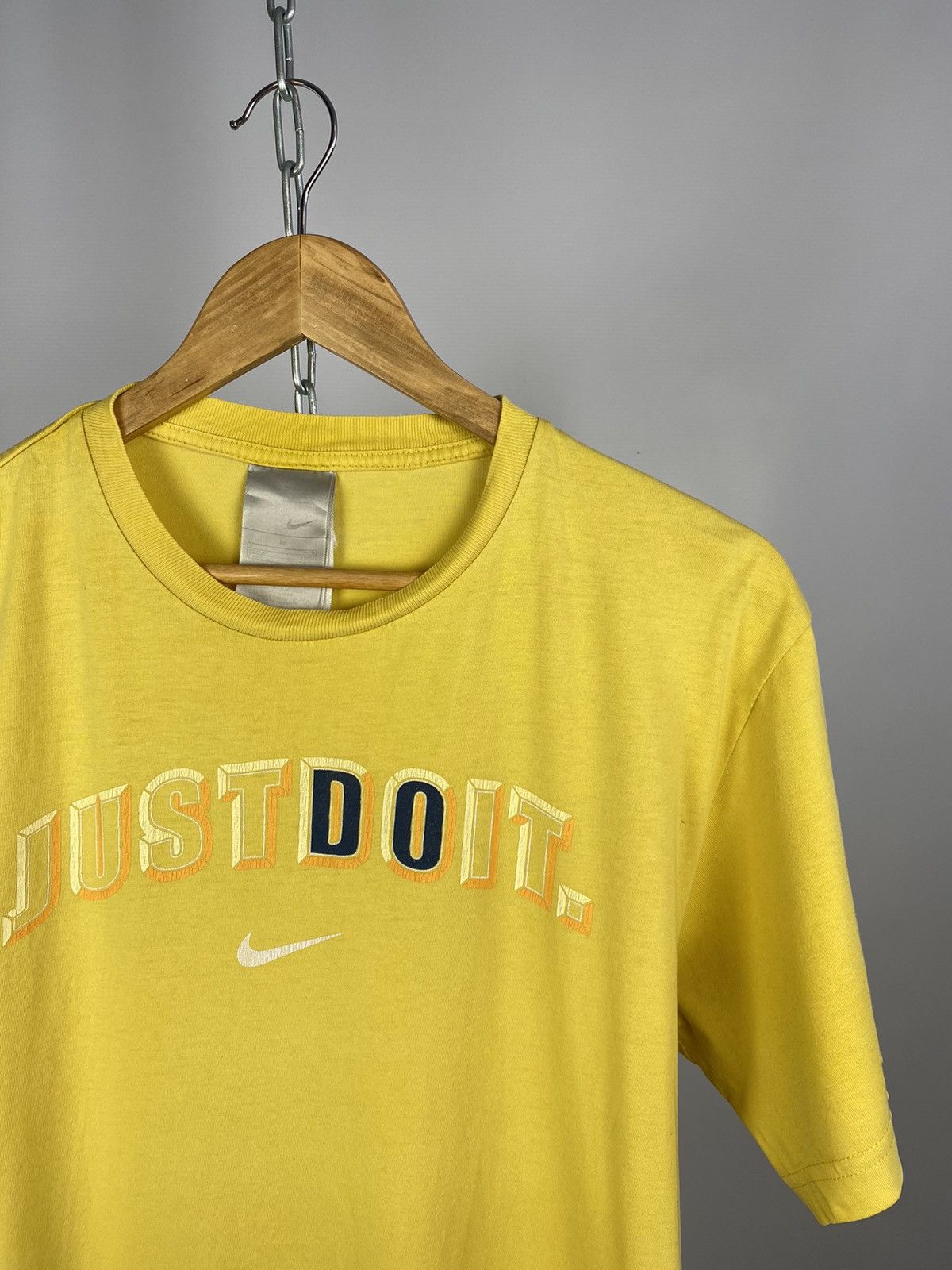 Other Nike T-shirt vintage streetwear yellow size M Size US M / EU 48-50 / 2 - 2 Thumbnail