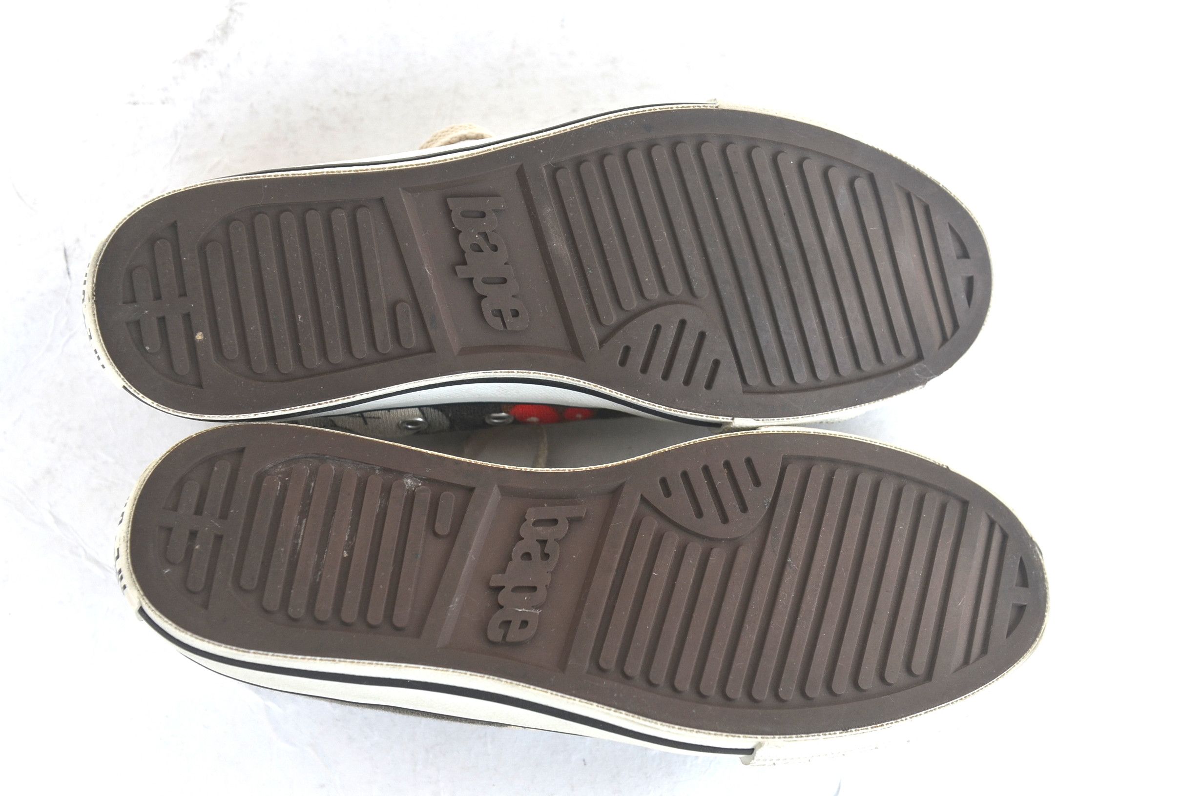 Bape × Kaws 2005 KAWS X BAPE APESTA SNEAKER COLLABORATION Size US 7.5 / IT 37.5 - 7 Thumbnail