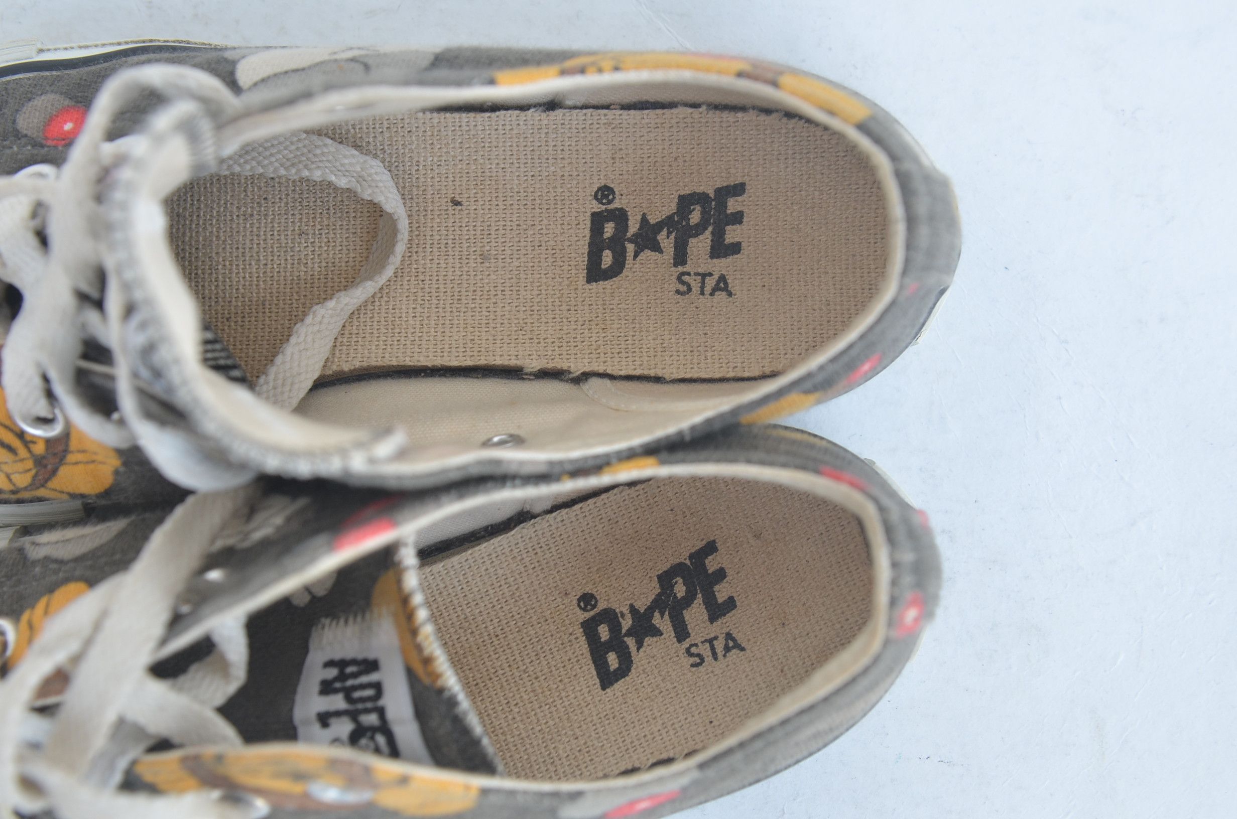 Bape × Kaws 2005 KAWS X BAPE APESTA SNEAKER COLLABORATION Size US 7.5 / IT 37.5 - 3 Thumbnail