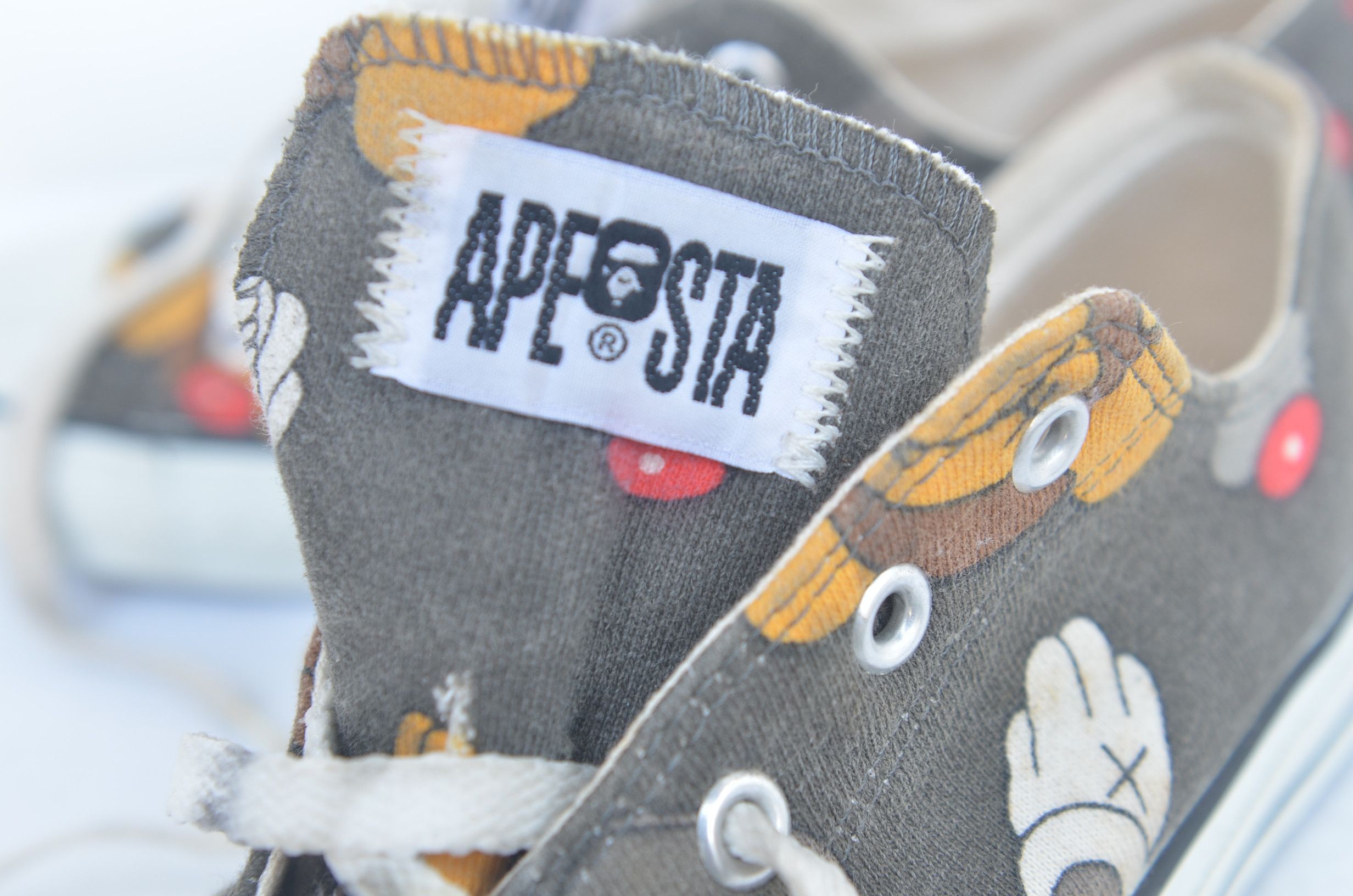 Bape × Kaws 2005 KAWS X BAPE APESTA SNEAKER COLLABORATION Size US 7.5 / IT 37.5 - 2 Thumbnail