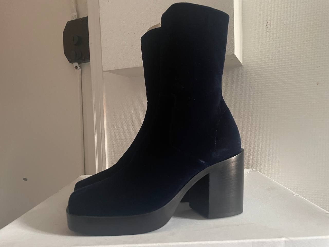 Balenciaga RARE 17SS Heeled velvet boots Size US 7 / EU 40 - 3 Thumbnail