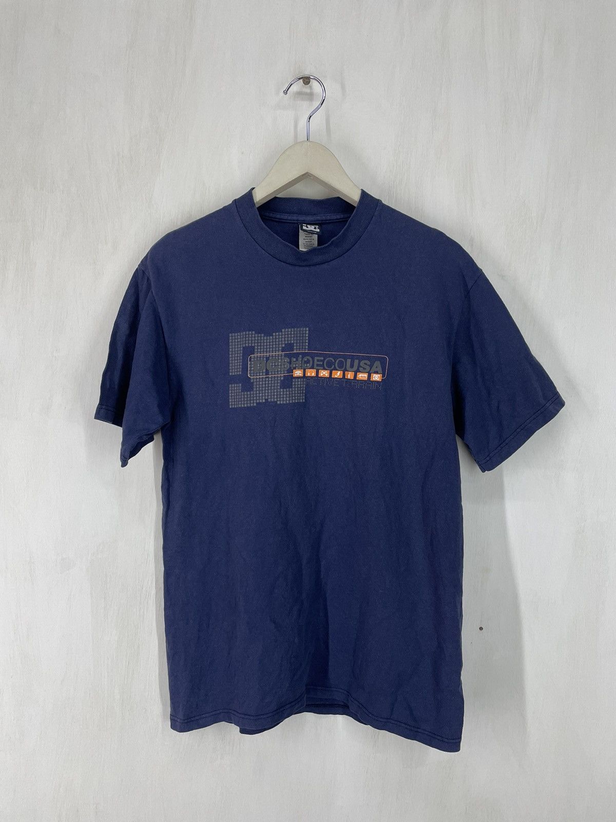 Vintage Y2K DC shoe co USA skateboard streetwear t shirt