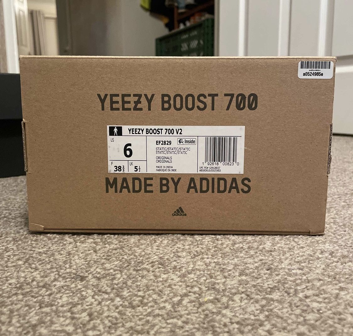 Adidas × Kanye West Yeezy v2 Static Size US 6 / EU 39 - 6 Thumbnail