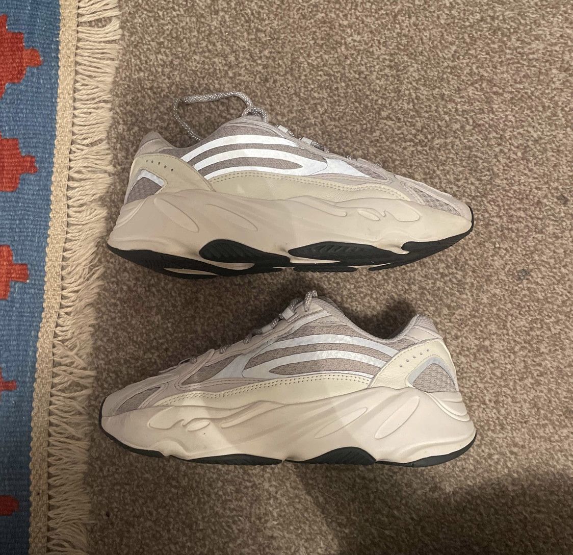 Adidas × Kanye West Yeezy v2 Static Size US 6 / EU 39 - 10 Thumbnail
