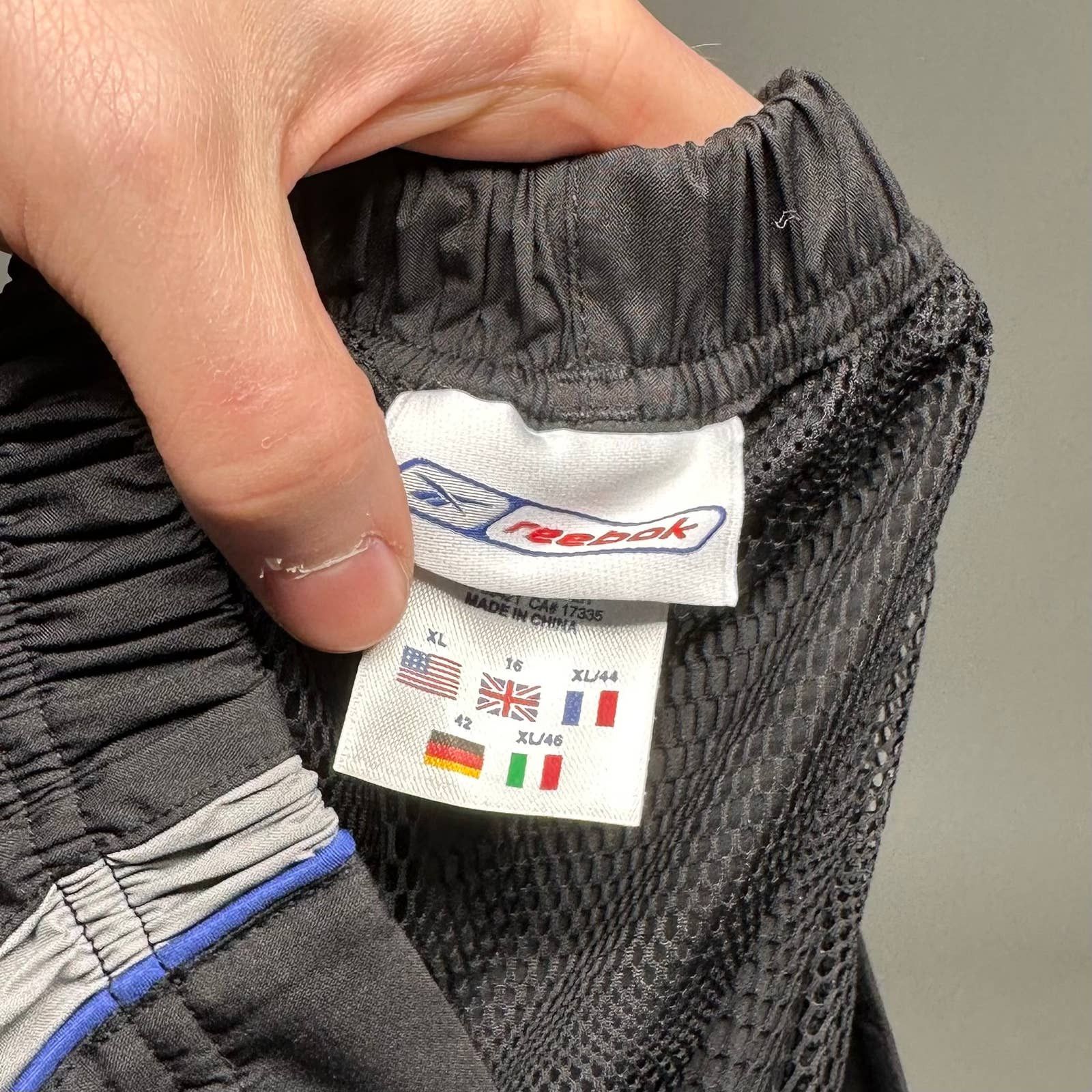 Reebok Vintage Reebok Track pants Jet Black Polyester Relaxed Y2K Size US 36 / EU 52 - 4 Thumbnail