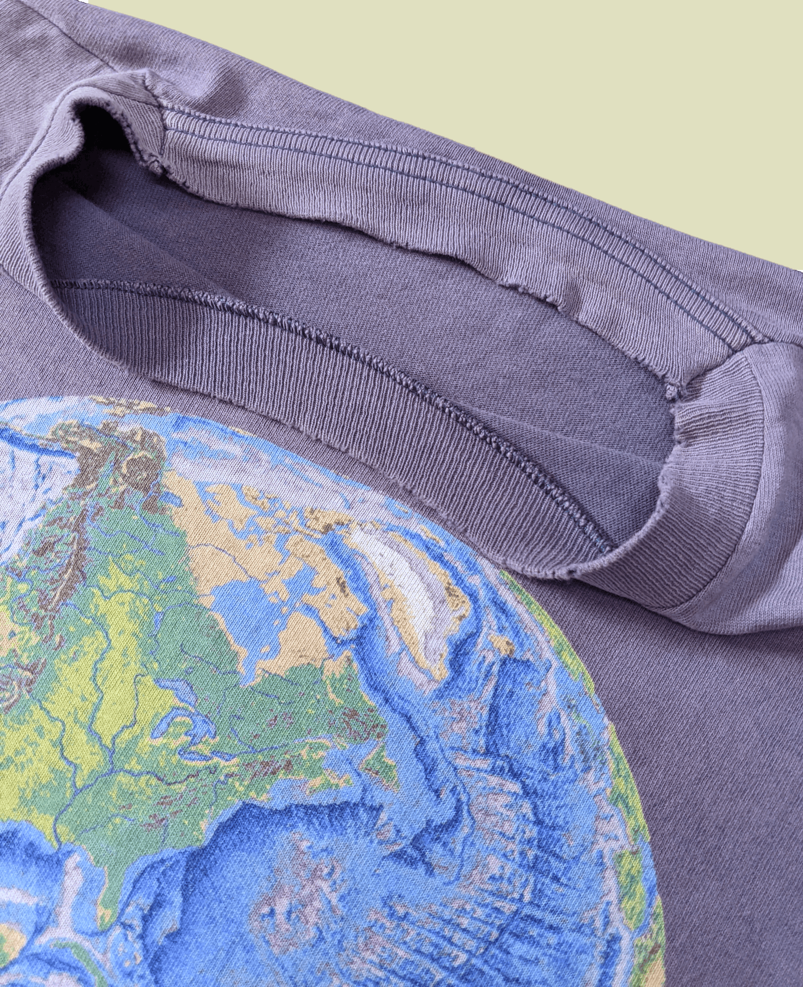 Arts & Science × Vintage Vintage 90s Earth Nature Artwork Art T shirt Size US M / EU 48-50 / 2 - 8 Thumbnail