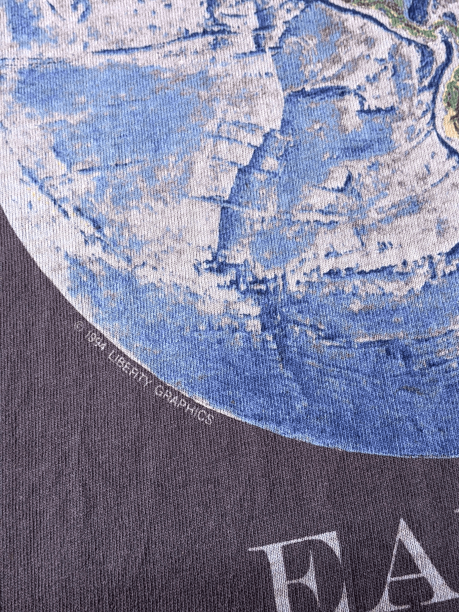 Arts & Science × Vintage Vintage 90s Earth Nature Artwork Art T shirt Size US M / EU 48-50 / 2 - 6 Thumbnail