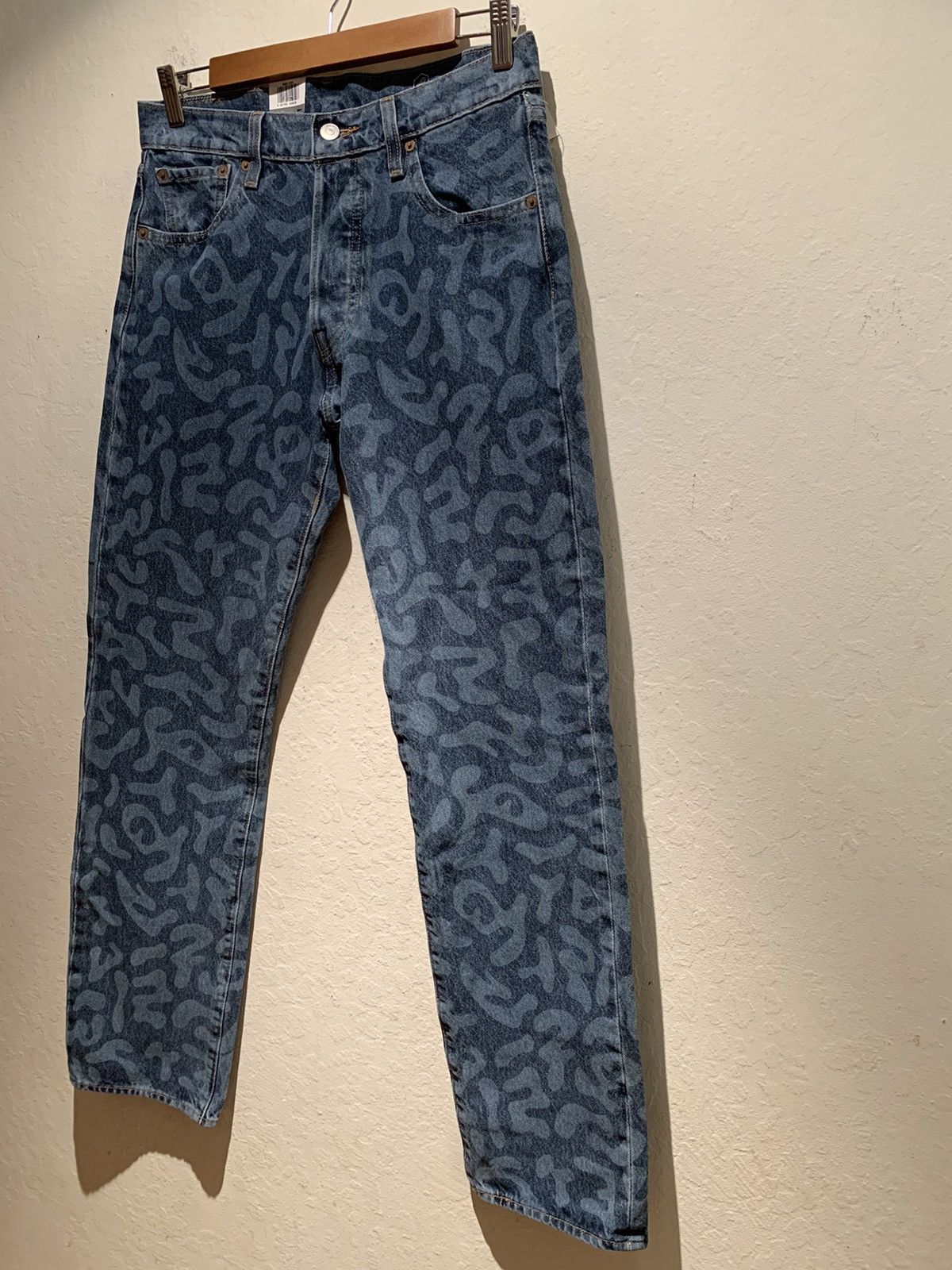 Designer × Levi's × Levi's Vintage Clothing *RARE* New Levi’s 501 Letter Camo Strong Denim Jeans 30 x 32 Size US 30 / EU 46 - 1 Thumbnail