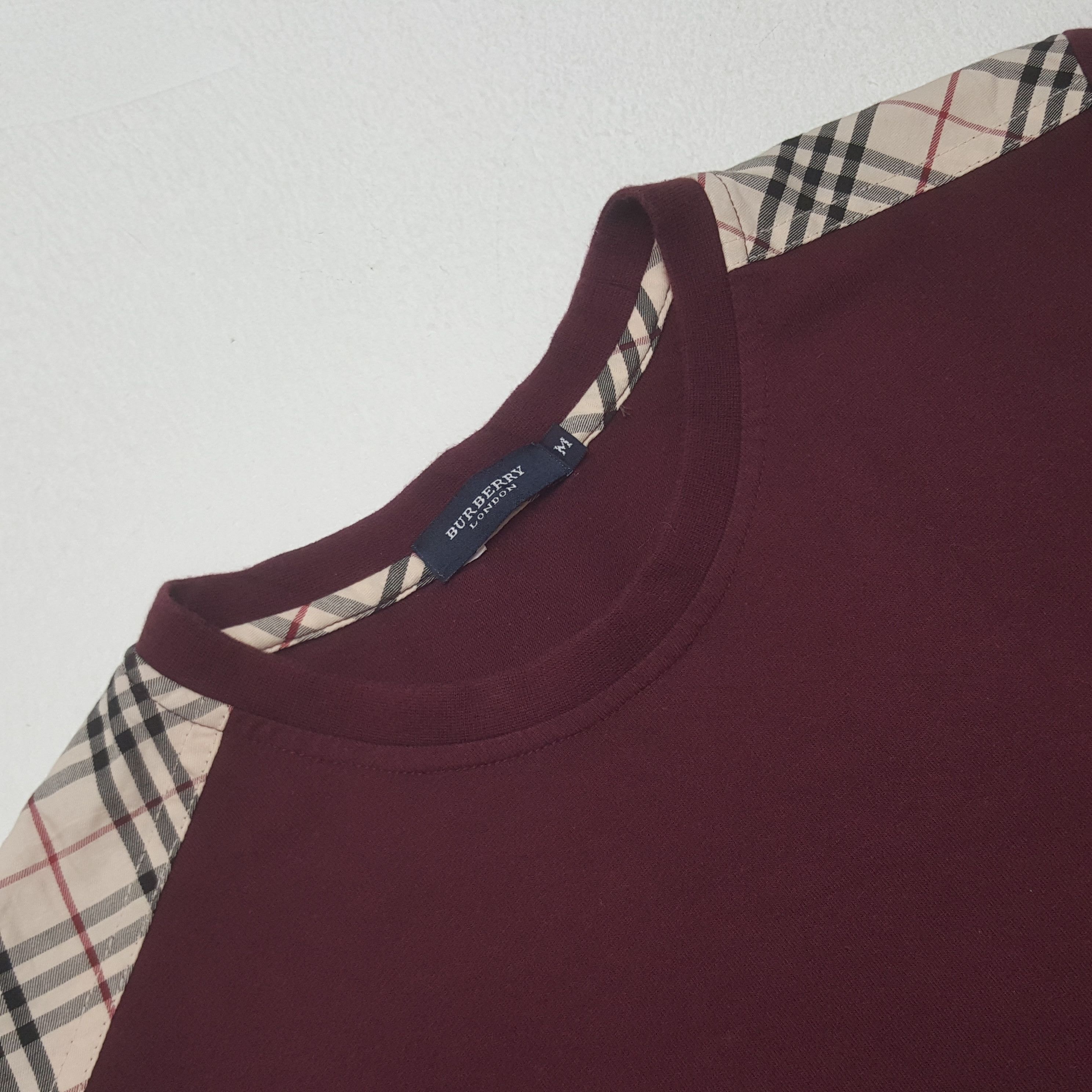 Vintage Burberry Nova Check Shoulder Design Tshirt