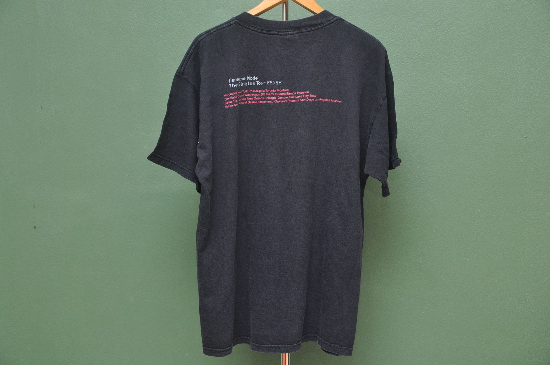 Band Tees × Vintage Vintage Depeche Mode The Single Tour Band Music Shirt Size US XL / EU 56 / 4 - 2 Thumbnail