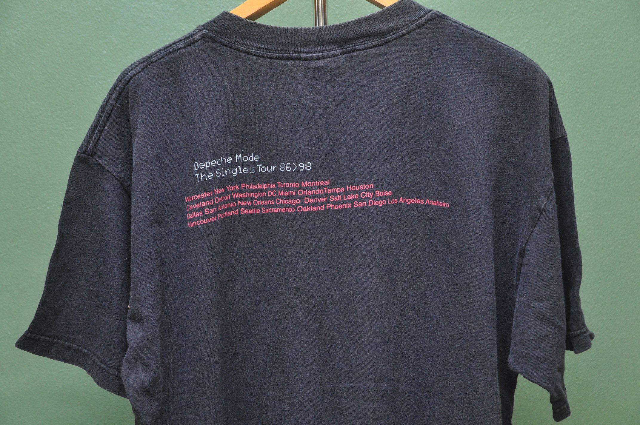 Band Tees × Vintage Vintage Depeche Mode The Single Tour Band Music Shirt Size US XL / EU 56 / 4 - 4 Thumbnail