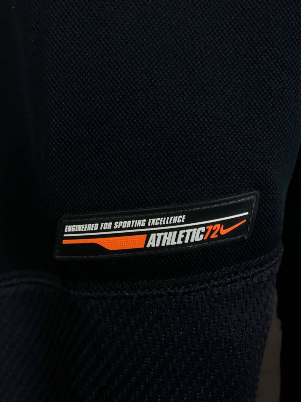 Nike Nike swoosh streetwear vintage sportwear center logo hoodie Size US XL / EU 56 / 4 - 9 Thumbnail