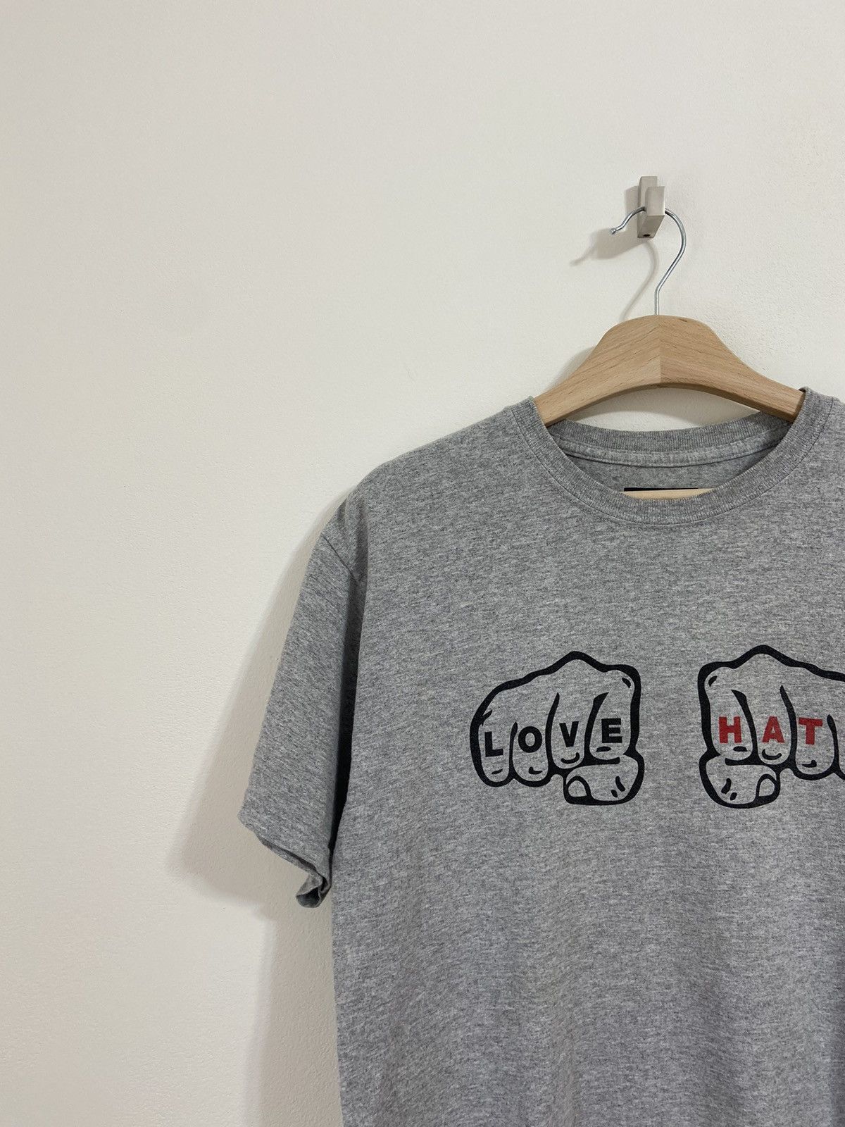Band Tees × Japanese Brand × Vintage Newcastle Vintage T-Shirt love Hate Size US M / EU 48-50 / 2 - 3 Thumbnail