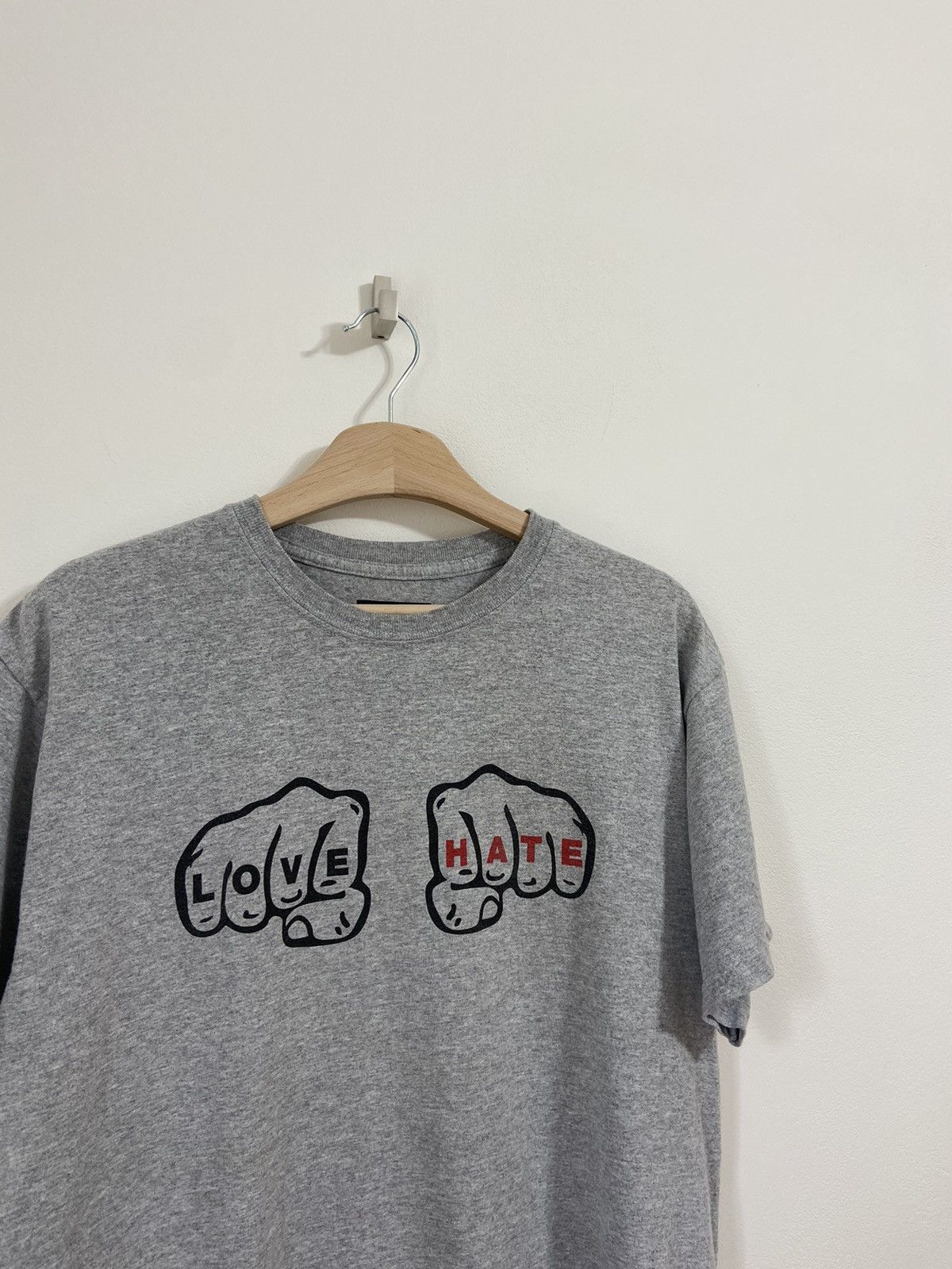 Band Tees × Japanese Brand × Vintage Newcastle Vintage T-Shirt love Hate Size US M / EU 48-50 / 2 - 2 Thumbnail
