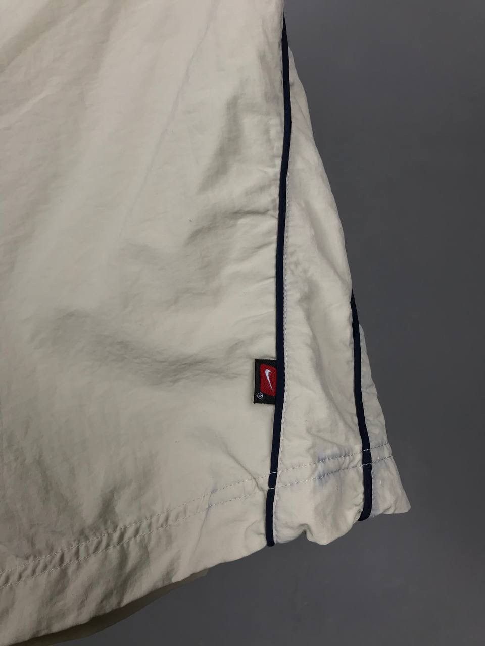 Vintage Nike swoosh streetwear vintage shorts Size US 34 / EU 50 - 7 Thumbnail
