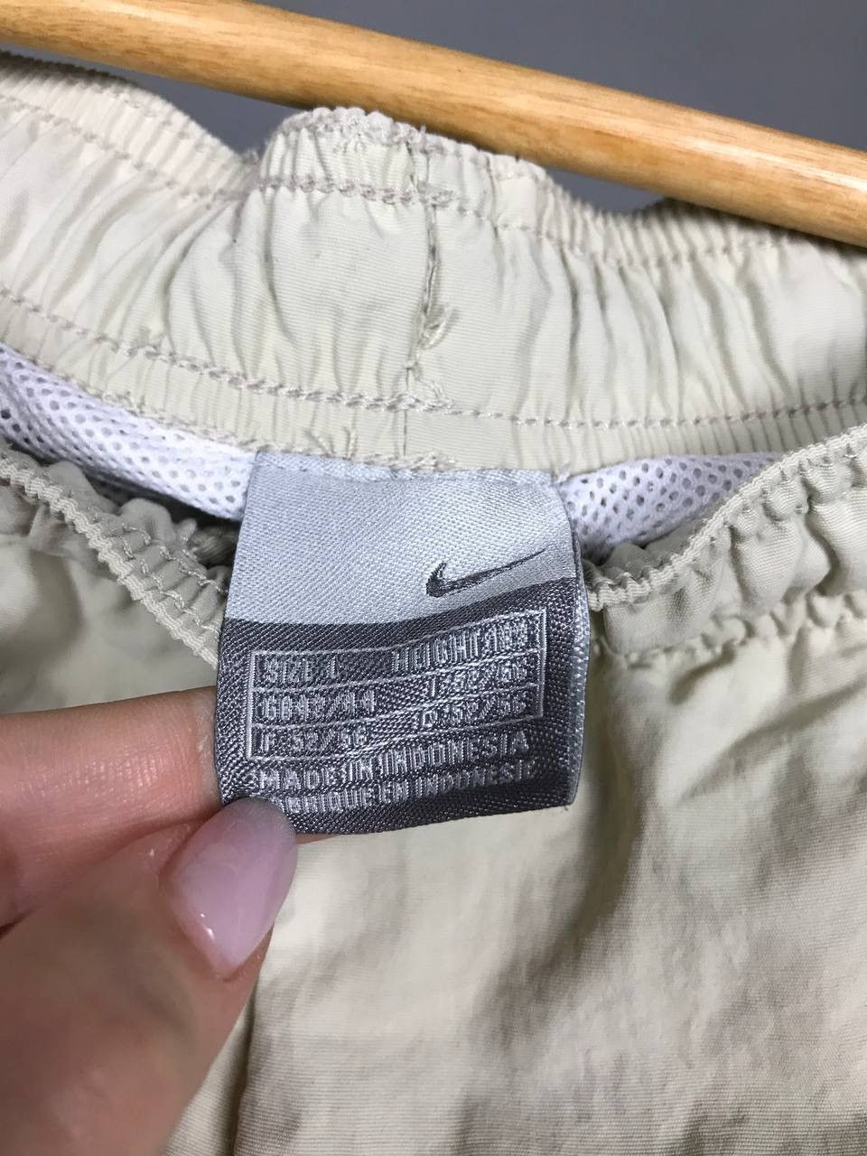 Vintage Nike swoosh streetwear vintage shorts Size US 34 / EU 50 - 3 Thumbnail