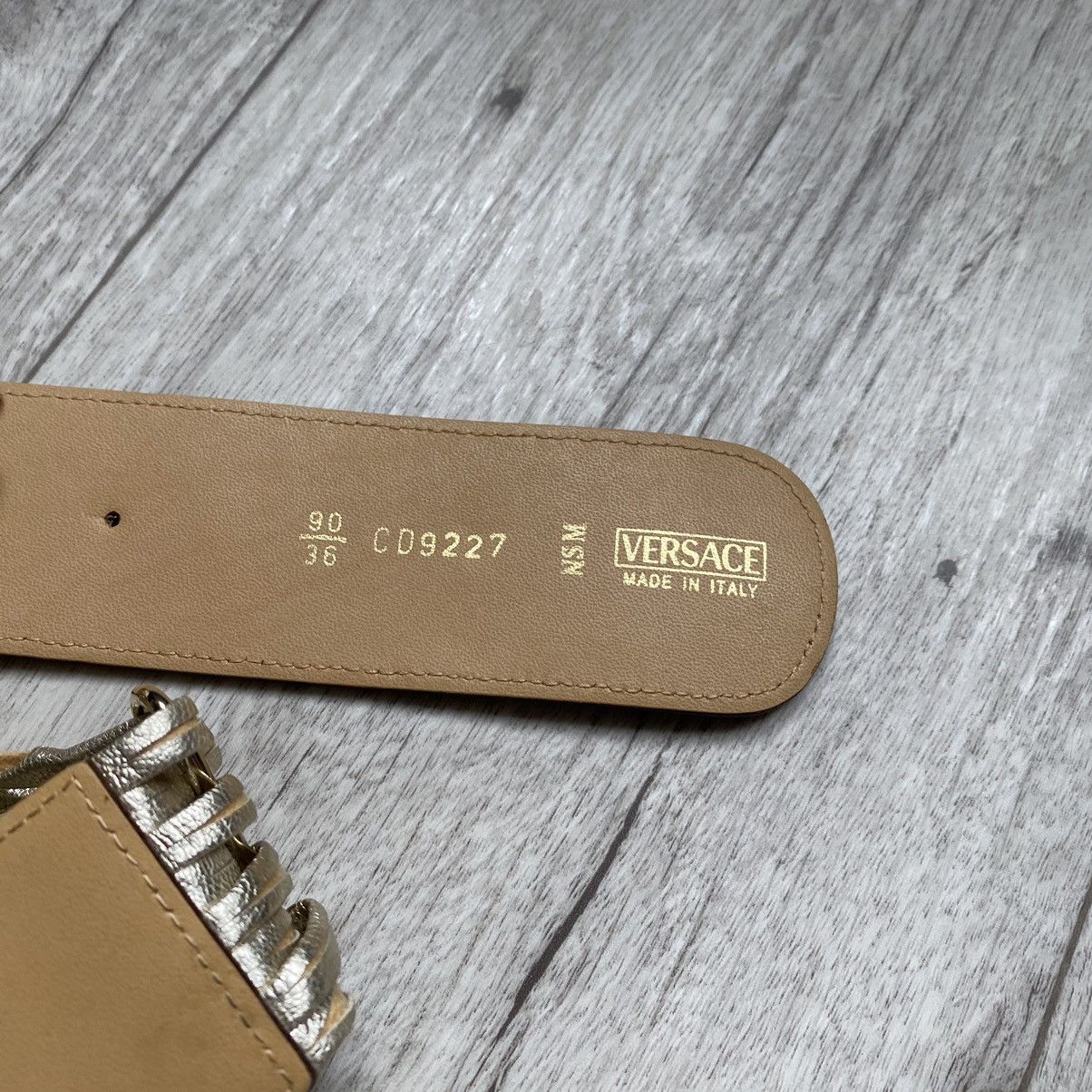 Versace RARE VERSACE MEDUSA GOLD LEATHER BELT Size ONE SIZE - 8 Thumbnail