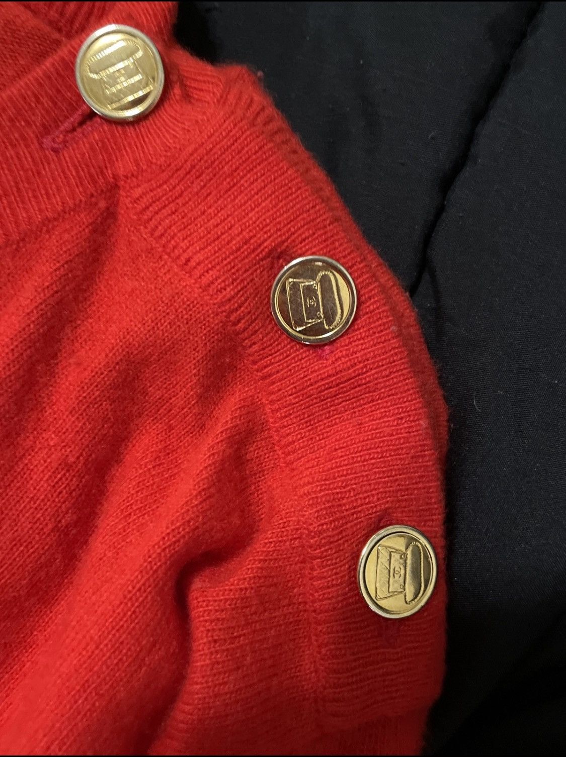 Vintage 100% Scottish Cashmere sweater CHANEL VINTAGE Size US M / EU 48-50 / 2 - 7 Thumbnail