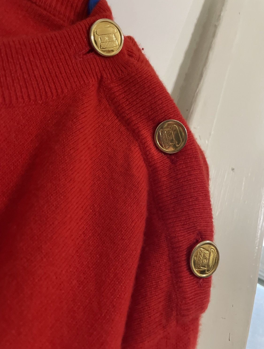 Vintage 100% Scottish Cashmere sweater CHANEL VINTAGE Size US M / EU 48-50 / 2 - 3 Thumbnail