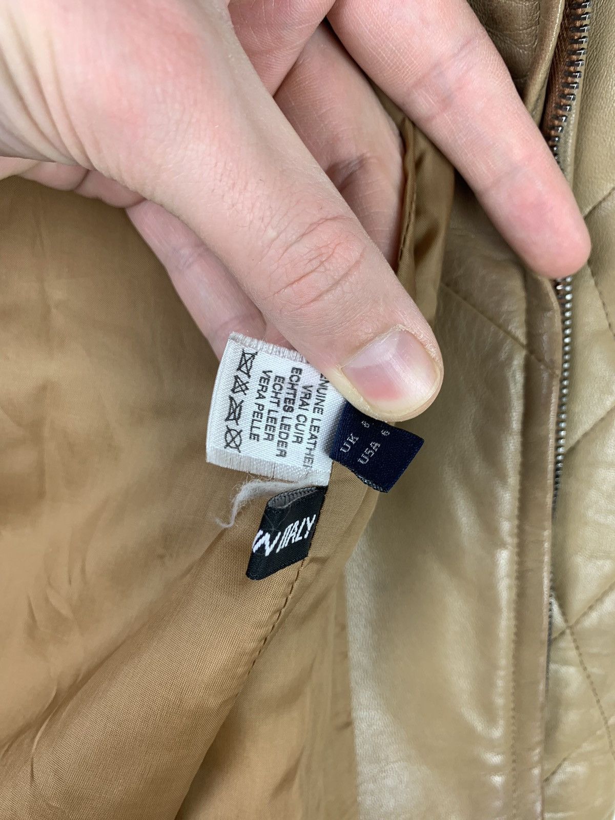 Burberry × Vintage Burberry London vintage women’s quilted leather jacket Size S / US 4 / IT 40 - 24 Thumbnail