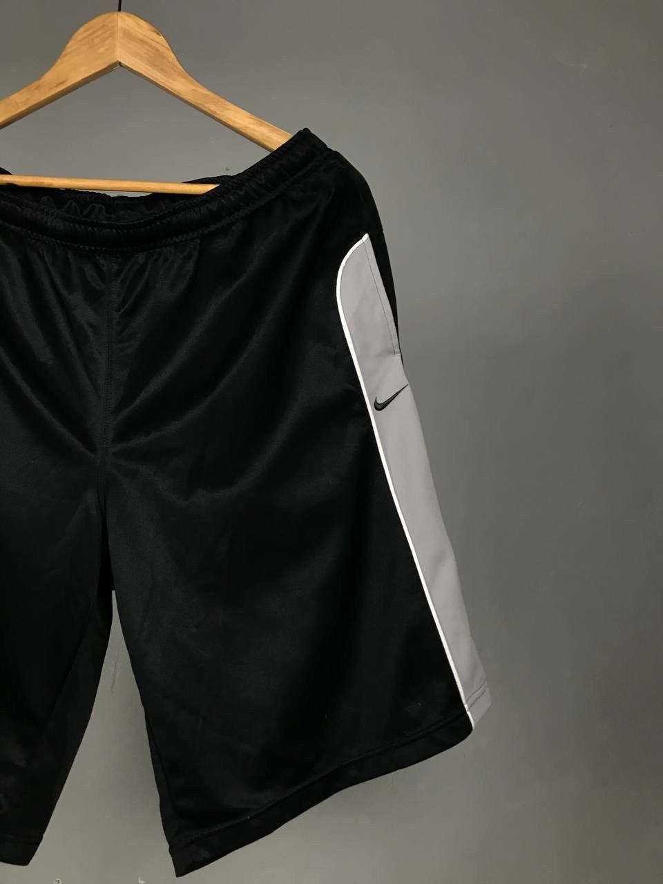 Vintage Nike swoosh streetwear vintage shorts Size US 34 / EU 50 - 2 Thumbnail