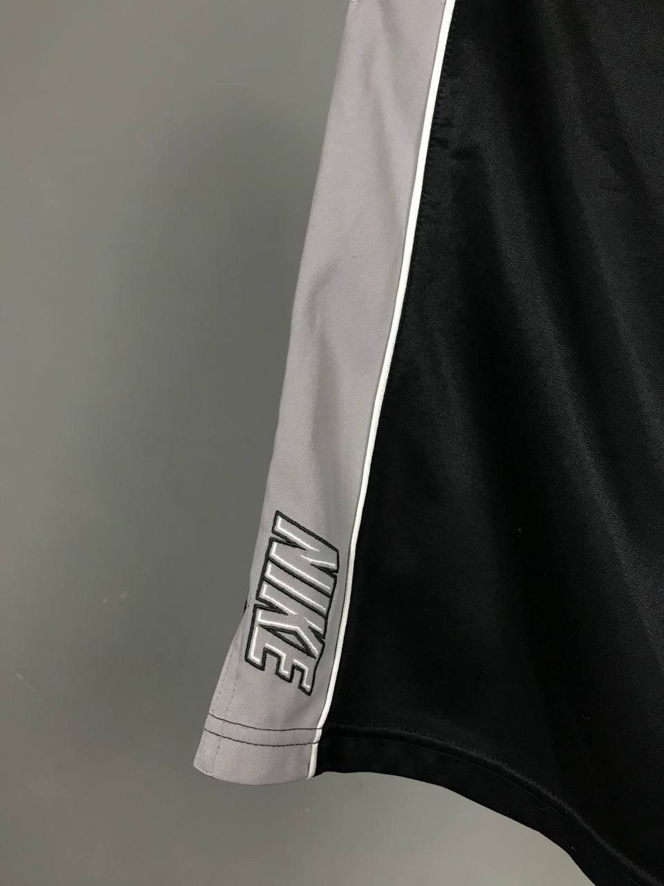 Vintage Nike swoosh streetwear vintage shorts Size US 34 / EU 50 - 3 Thumbnail