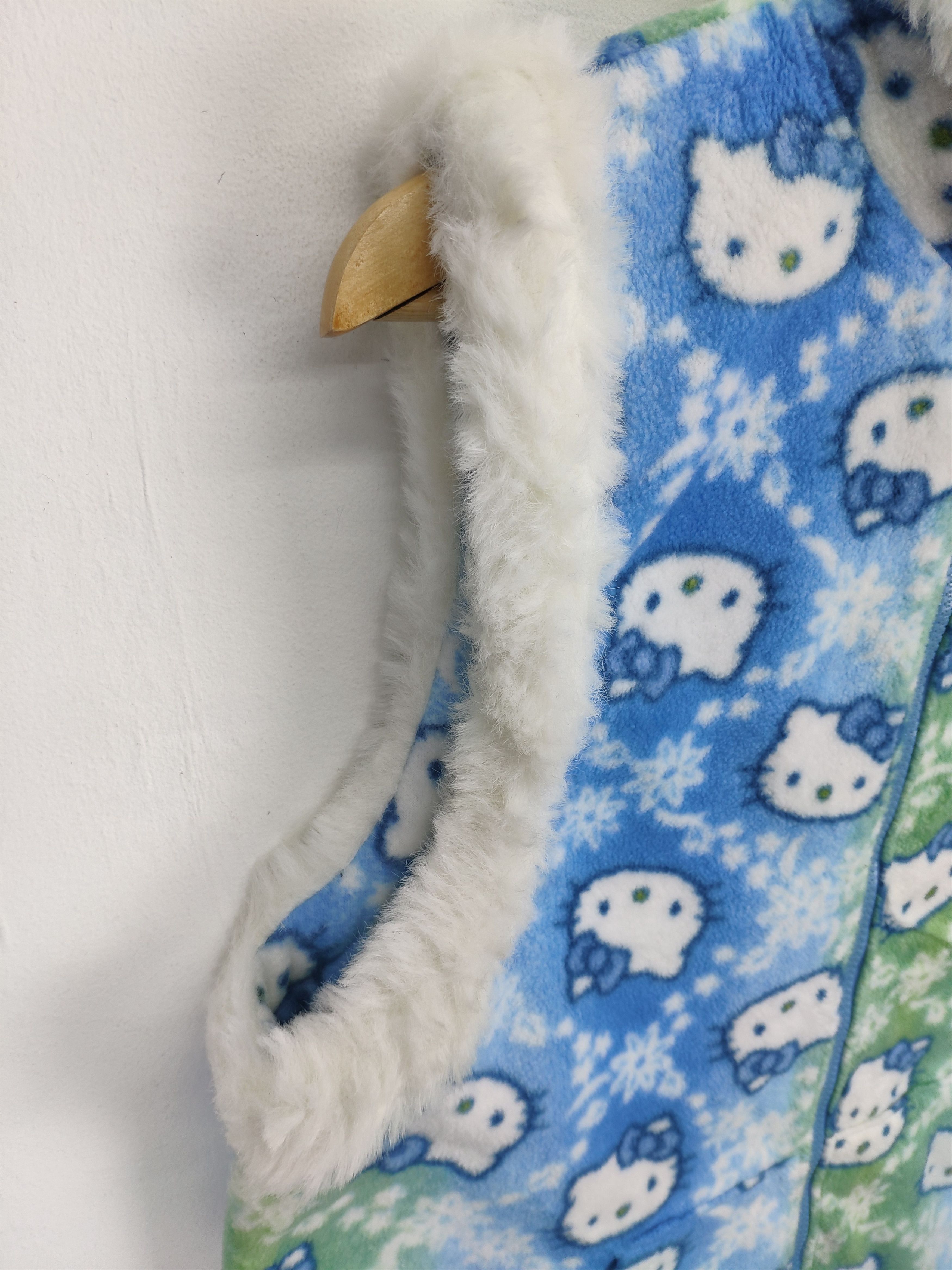 Anime × Japanese Brand × Vintage Hello kitty Fleece Vest Fullprint Character Night Wear Size US M / EU 48-50 / 2 - 8 Thumbnail