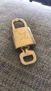 Louis Vuitton padlock 10set Padlock Gold Tone LV Auth am1297g