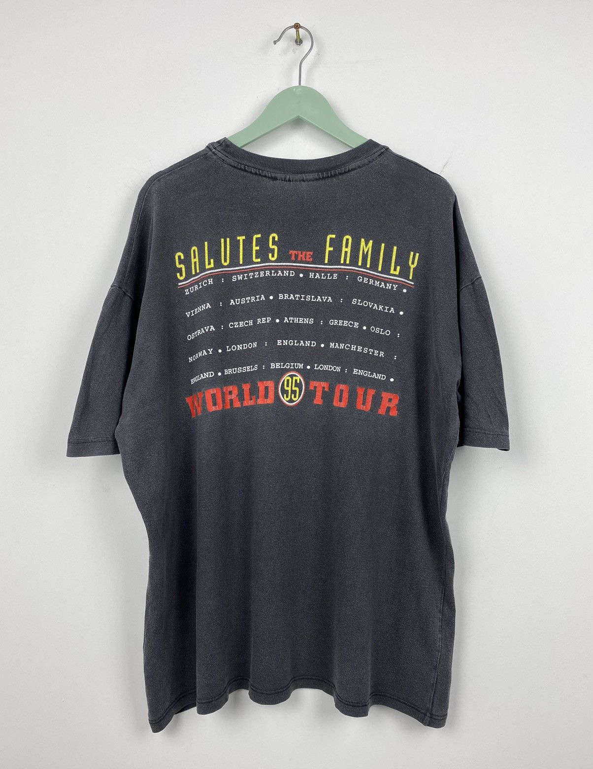 NBA Vintage Harlem Globetrotters T Shirt 1995 World Tour Y2K Size US XL / EU 56 / 4 - 7 Thumbnail