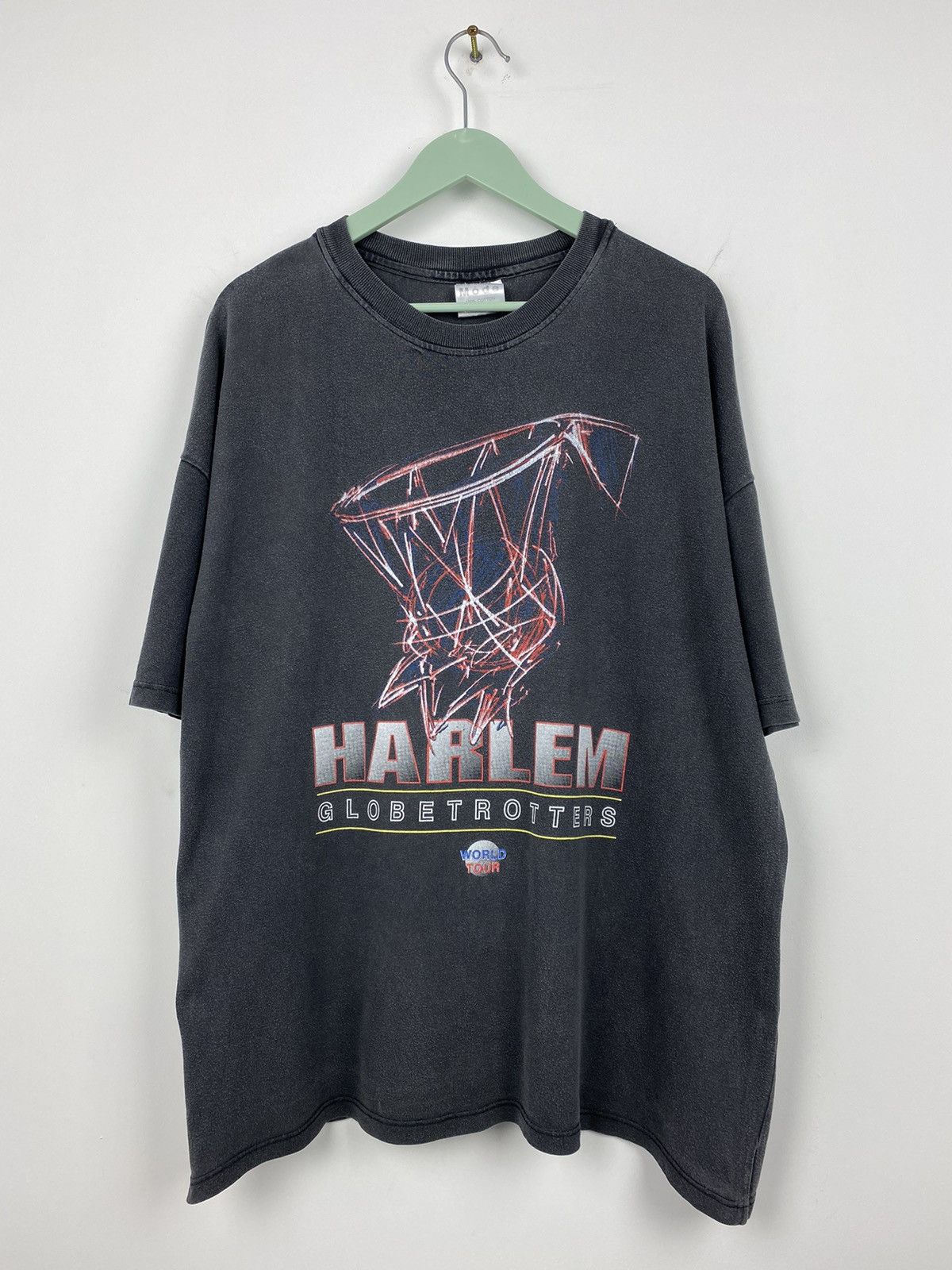 NBA Vintage Harlem Globetrotters T Shirt 1995 World Tour Y2K Size US XL / EU 56 / 4 - 1 Thumbnail