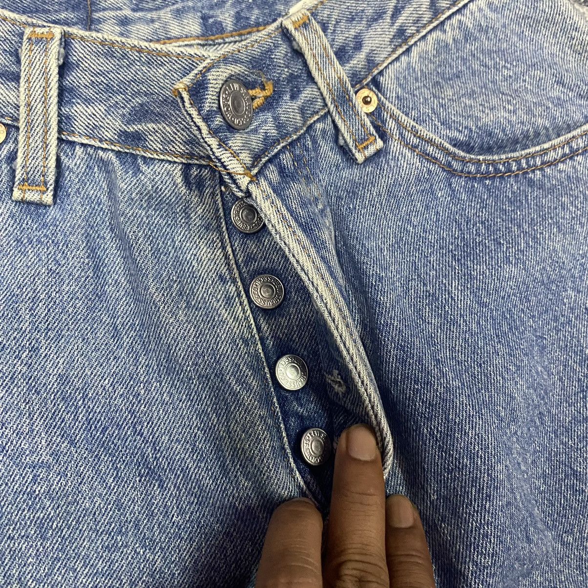 Jean × Levi's × Vintage Vintage Levis 501 90s Light Washed Denim Jeans Size US 26 / EU 42 - 7 Thumbnail