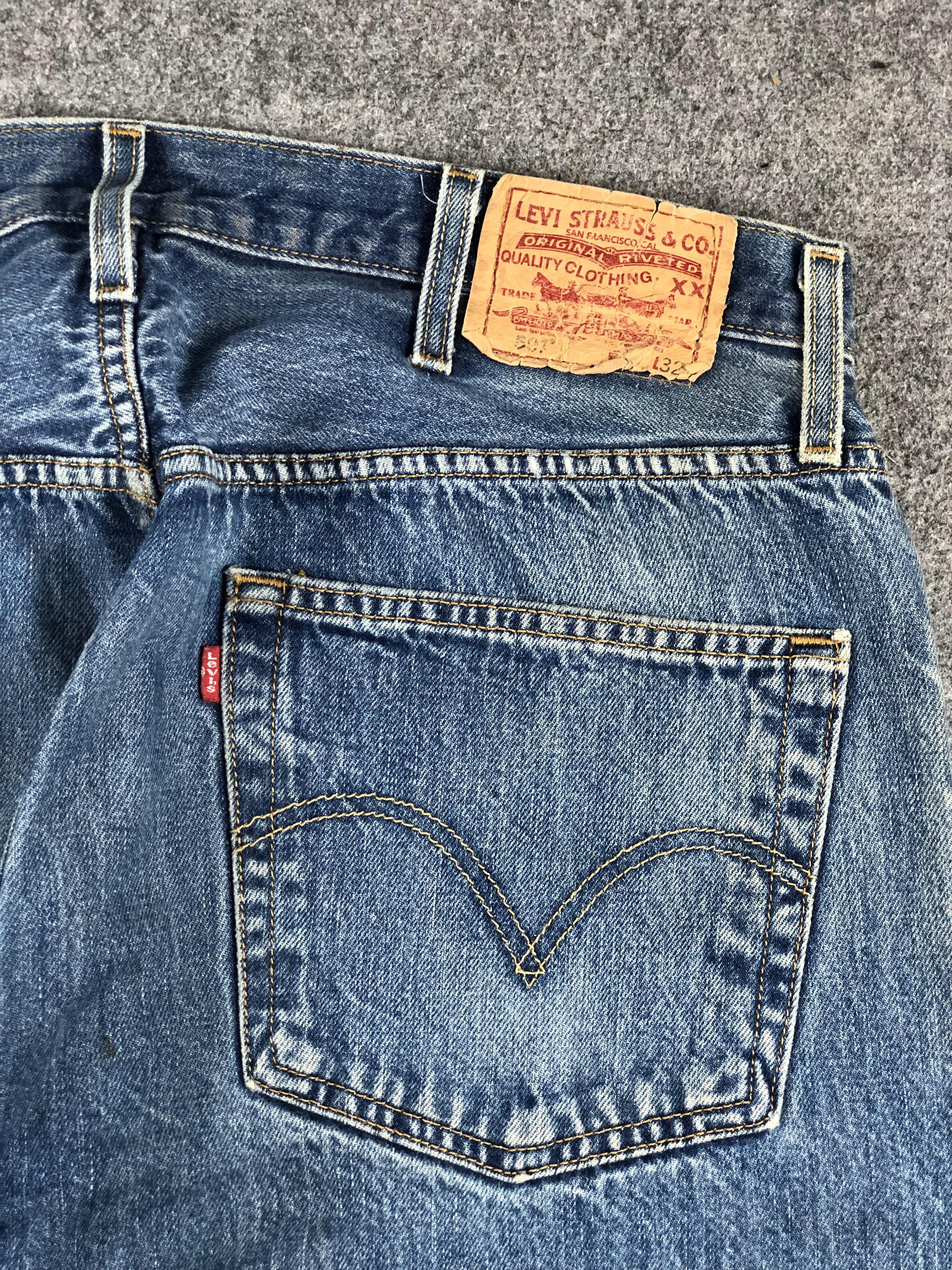 Levi's Vintage Levis 501 Faded Blue Jeans DP2386 Size US 37 - 19 Thumbnail
