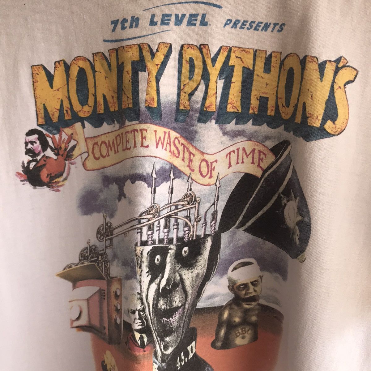 Vintage 90s Monty Python Complete Waste of Time Video Game Tee Shirt Size US L / EU 52-54 / 3 - 6 Thumbnail