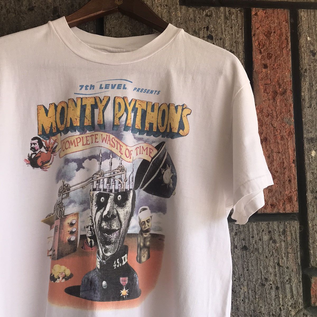 Vintage 90s Monty Python Complete Waste of Time Video Game Tee Shirt Size US L / EU 52-54 / 3 - 5 Thumbnail