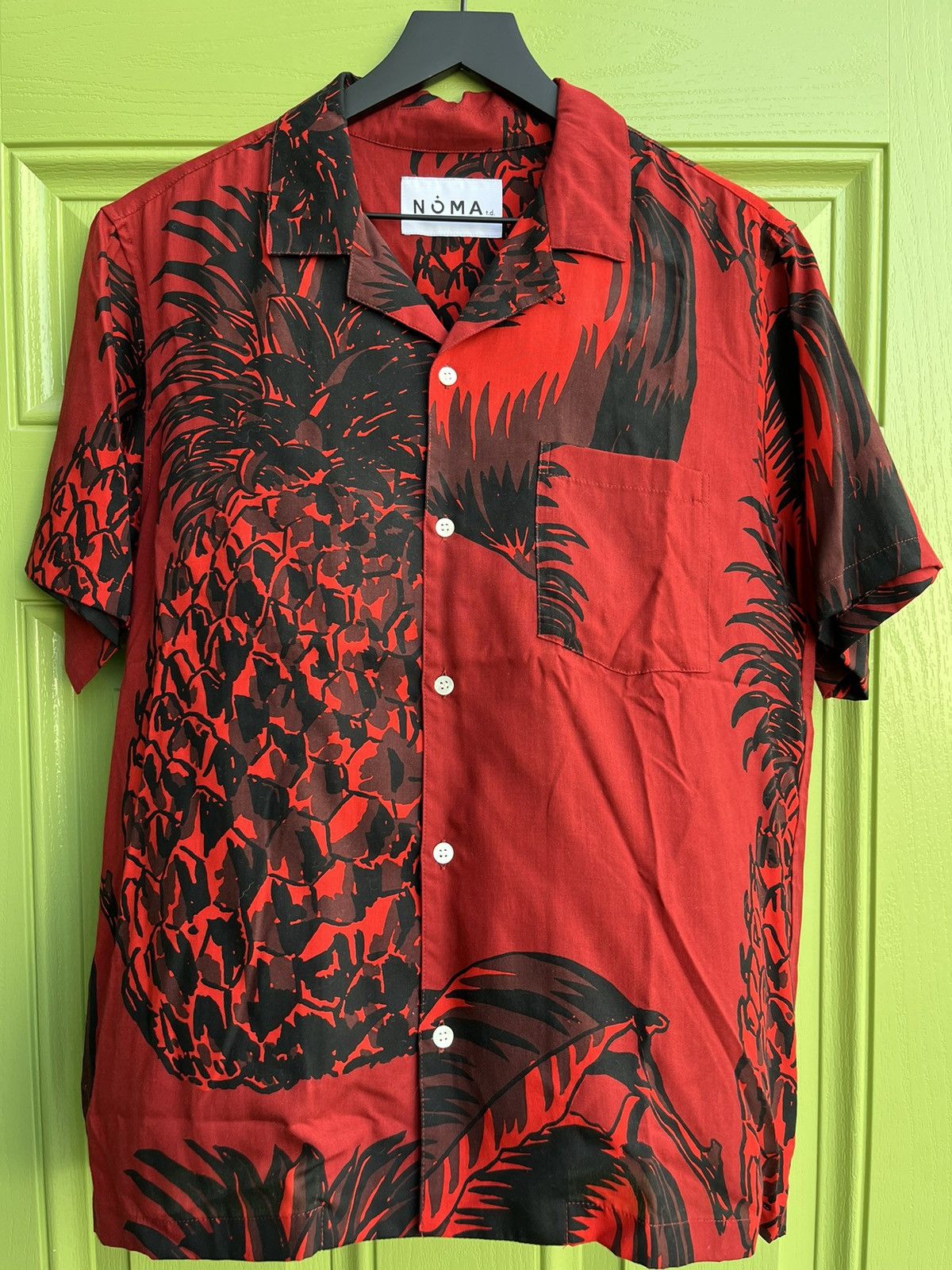 Noma t.d. Red button up