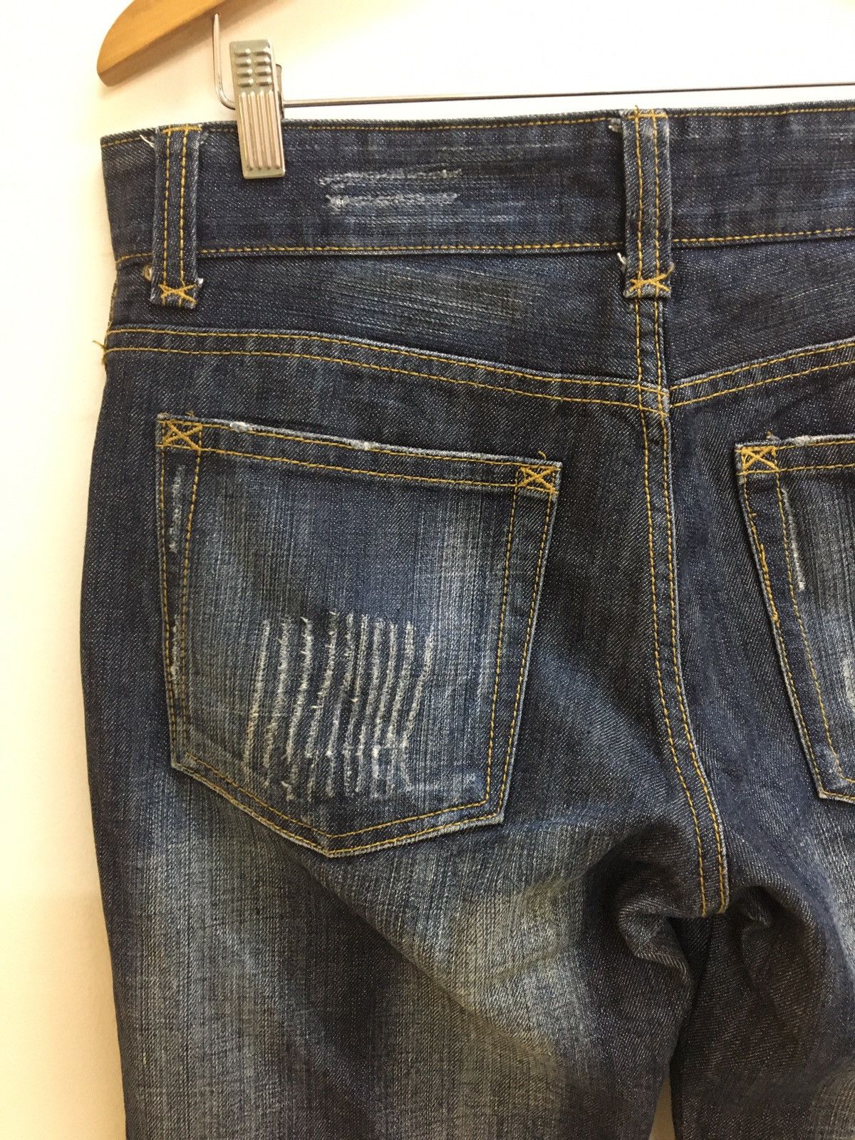 Designer D&G - STRAIGHT FIT WASHED RIPPED GOLD PLATED LOGO JEANS Size US 32 / EU 48 - 8 Thumbnail