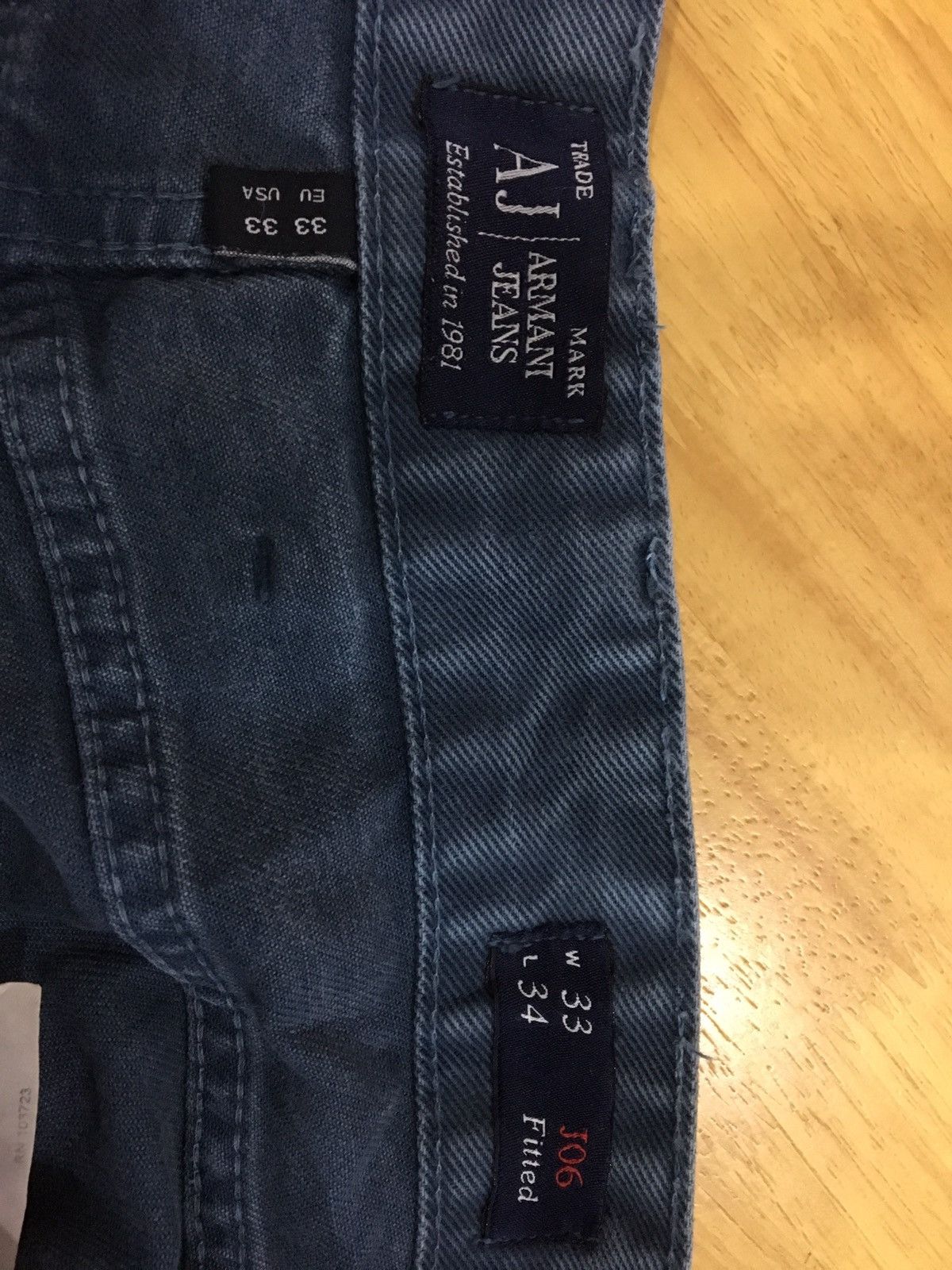 Armani ARMANI JEANS - RELAXED FIT LOW RISE WASHED SIGNATURE JEANS Size US 33 - 13 Thumbnail