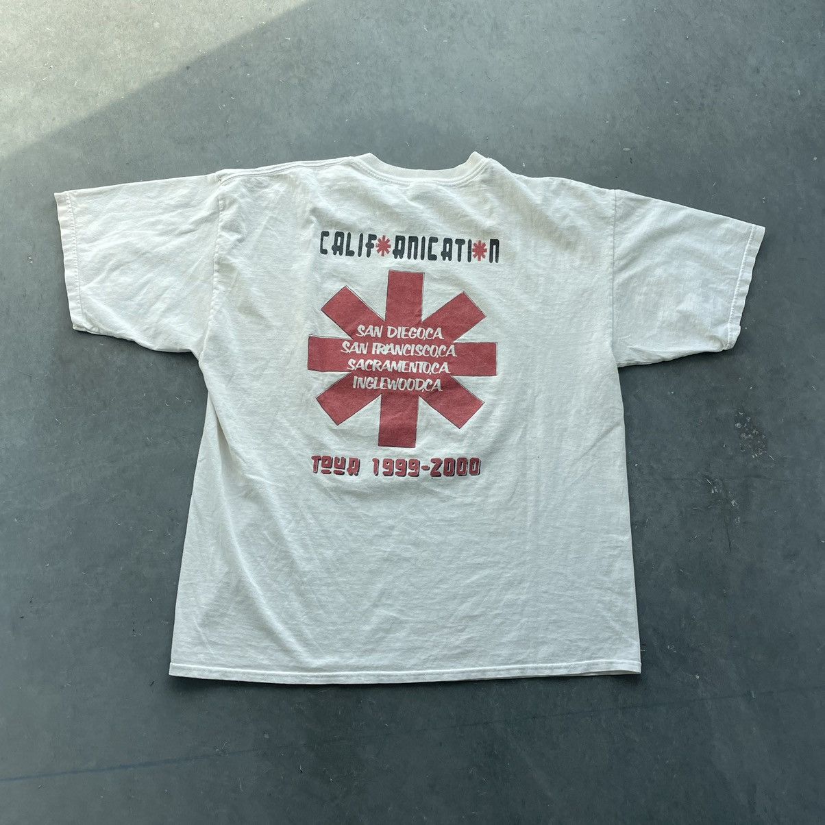 Band Tees Vintage Red Hot Chili Peppers T Shirt Californication Size US XXL / EU 58 / 5 - 4 Thumbnail