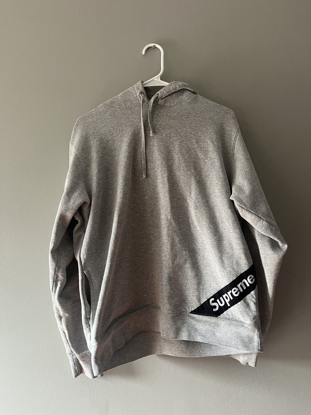 Supreme corner label online hoodie