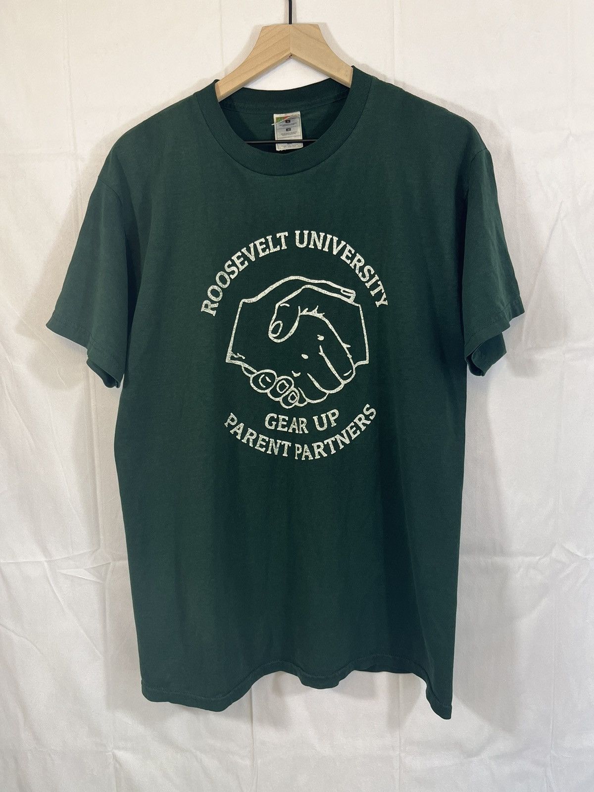 Vintage Vintage Roosevelt University Handshake Faded College Tee Size US L / EU 52-54 / 3 - 2 Thumbnail