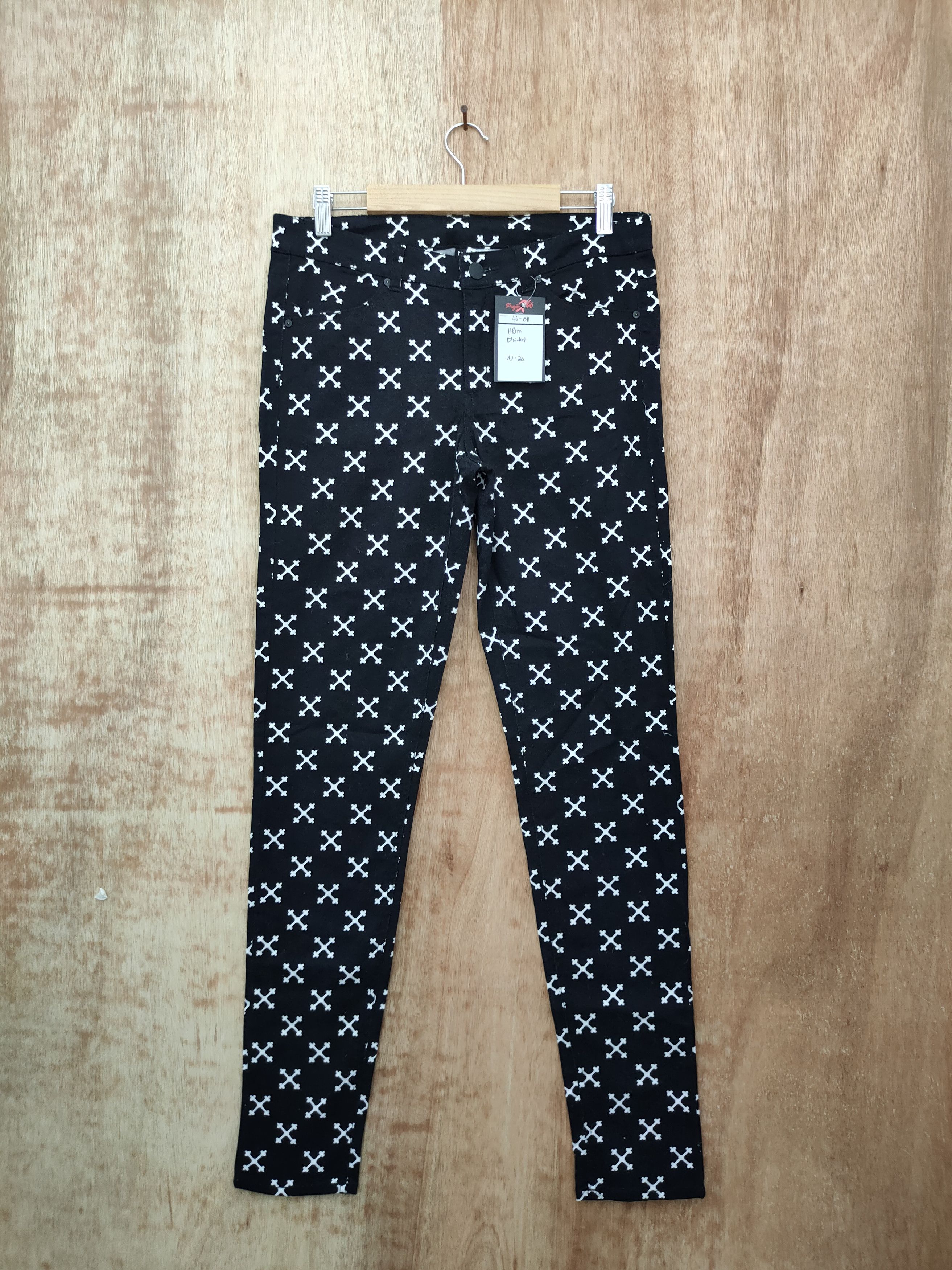 Japanese Brand DL Devided H&M Cross Black fullprint pants #46-011 Size 30" / US 8 / IT 44 - 1 Thumbnail