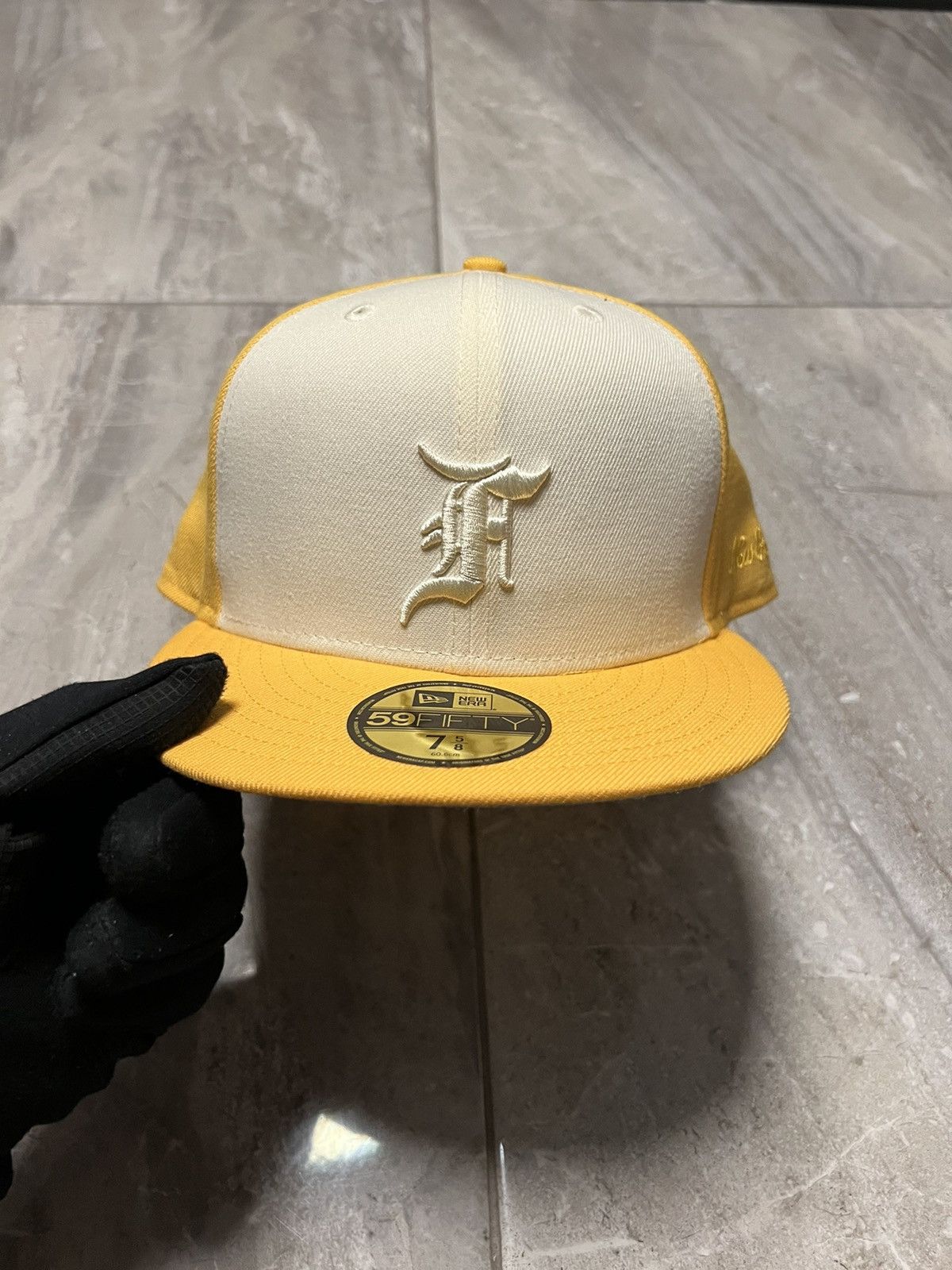 Fear of God × New Era Fear of God Essentials 59Fifty Fitted Hat Gold Size ONE SIZE - 3 Thumbnail