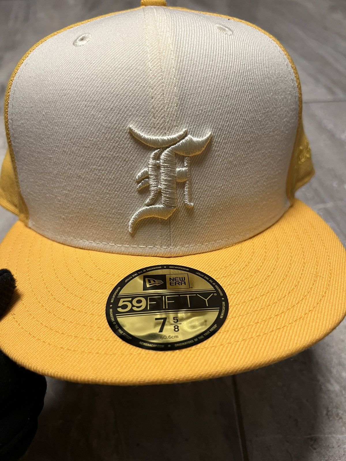 Fear of God × New Era Fear of God Essentials 59Fifty Fitted Hat Gold Size ONE SIZE - 4 Thumbnail