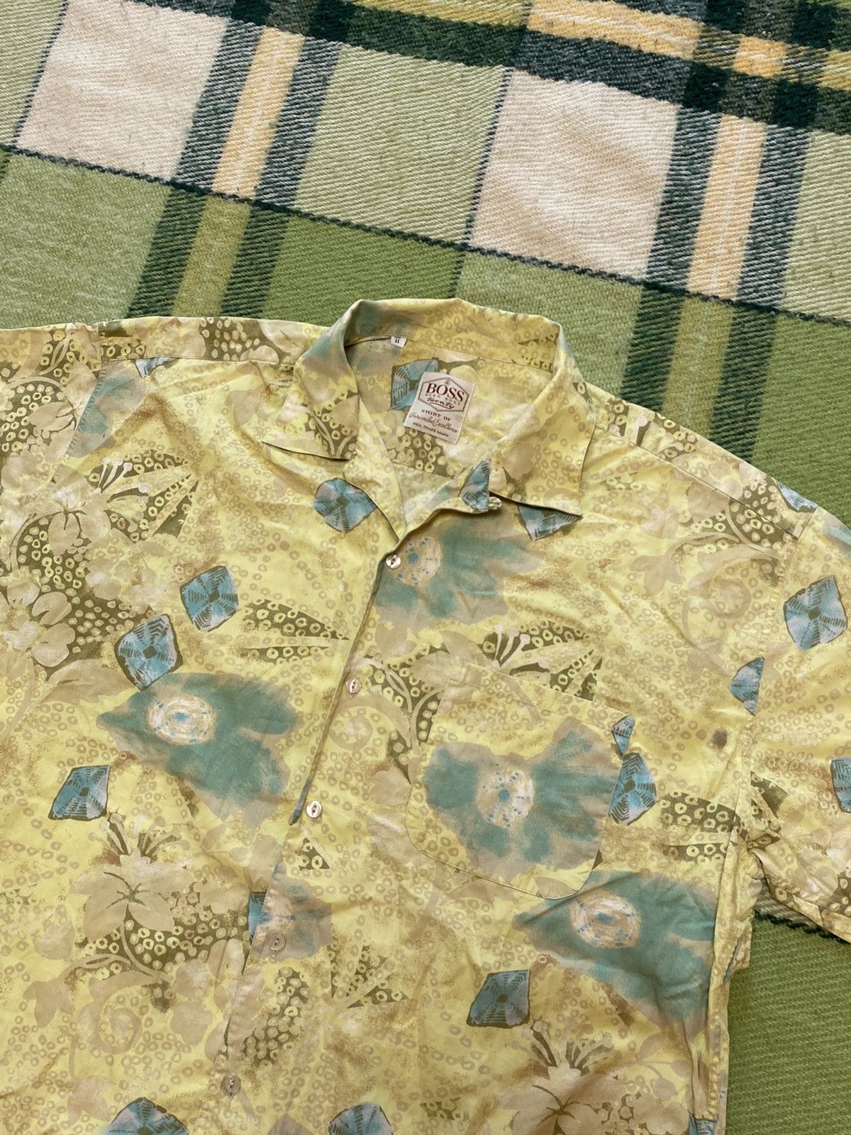 Hugo Boss Vintage 90s Hugo Boss shorts streetwear Hawaiian size XL Size US XL / EU 56 / 4 - 2 Thumbnail