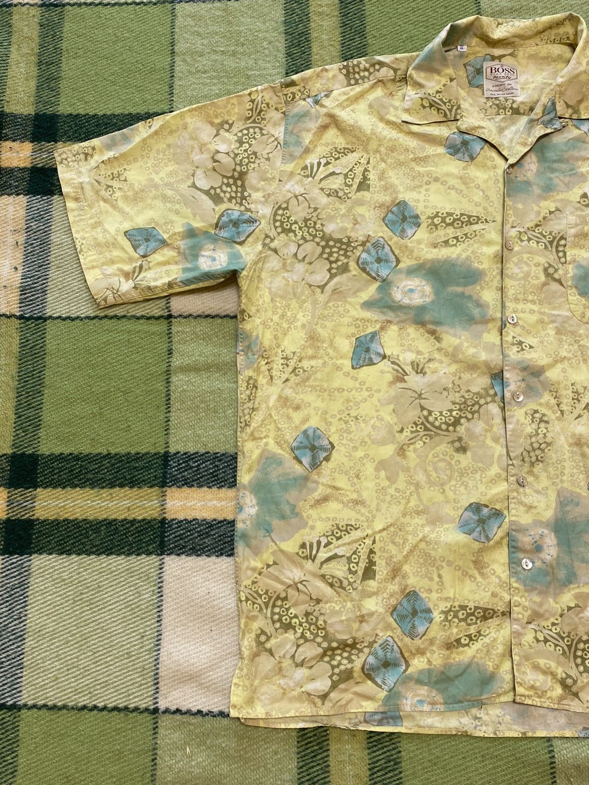 Hugo Boss Vintage 90s Hugo Boss shorts streetwear Hawaiian size XL Size US XL / EU 56 / 4 - 4 Thumbnail