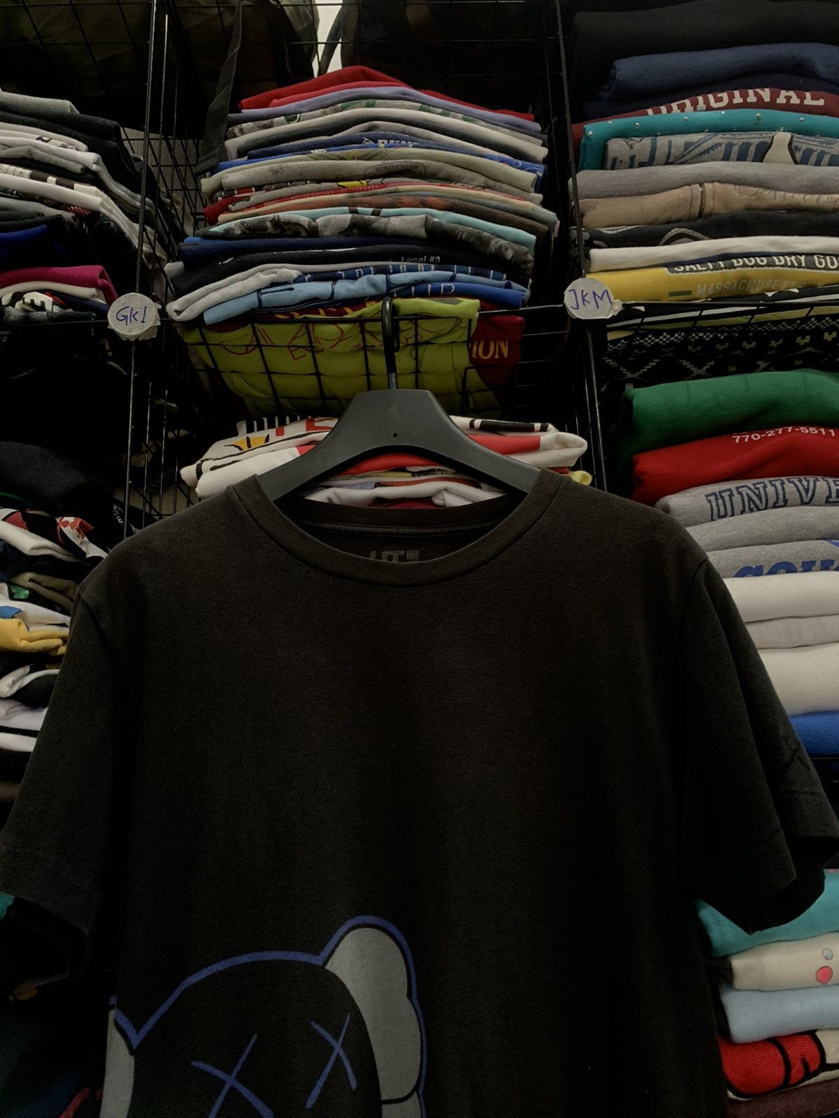 Kaws × Uniqlo kaws x uniqlo t-shirt Size US S / EU 44-46 / 1 - 2 Thumbnail
