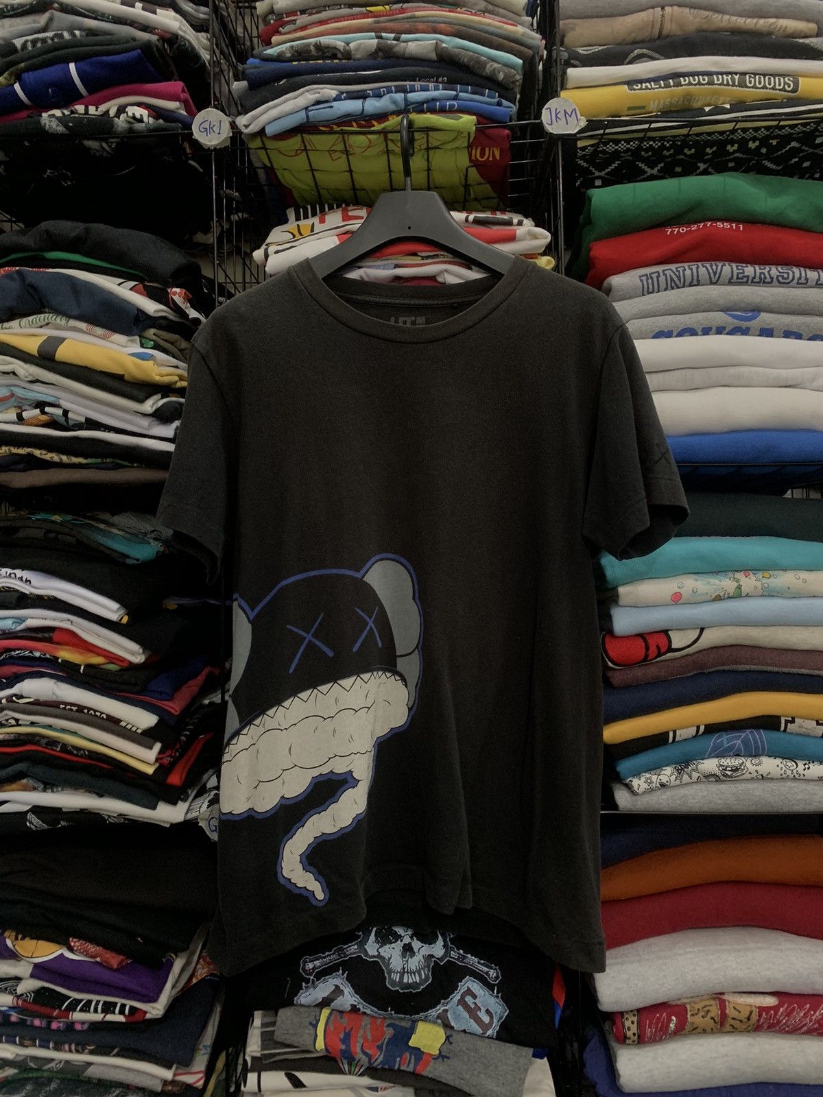 Kaws × Uniqlo kaws x uniqlo t-shirt Size US S / EU 44-46 / 1 - 1 Thumbnail