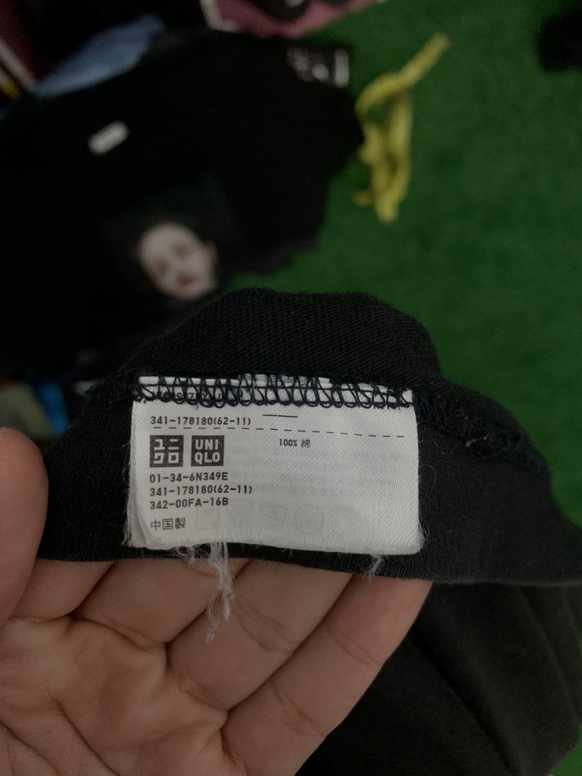 Kaws × Uniqlo kaws x uniqlo t-shirt Size US S / EU 44-46 / 1 - 7 Thumbnail